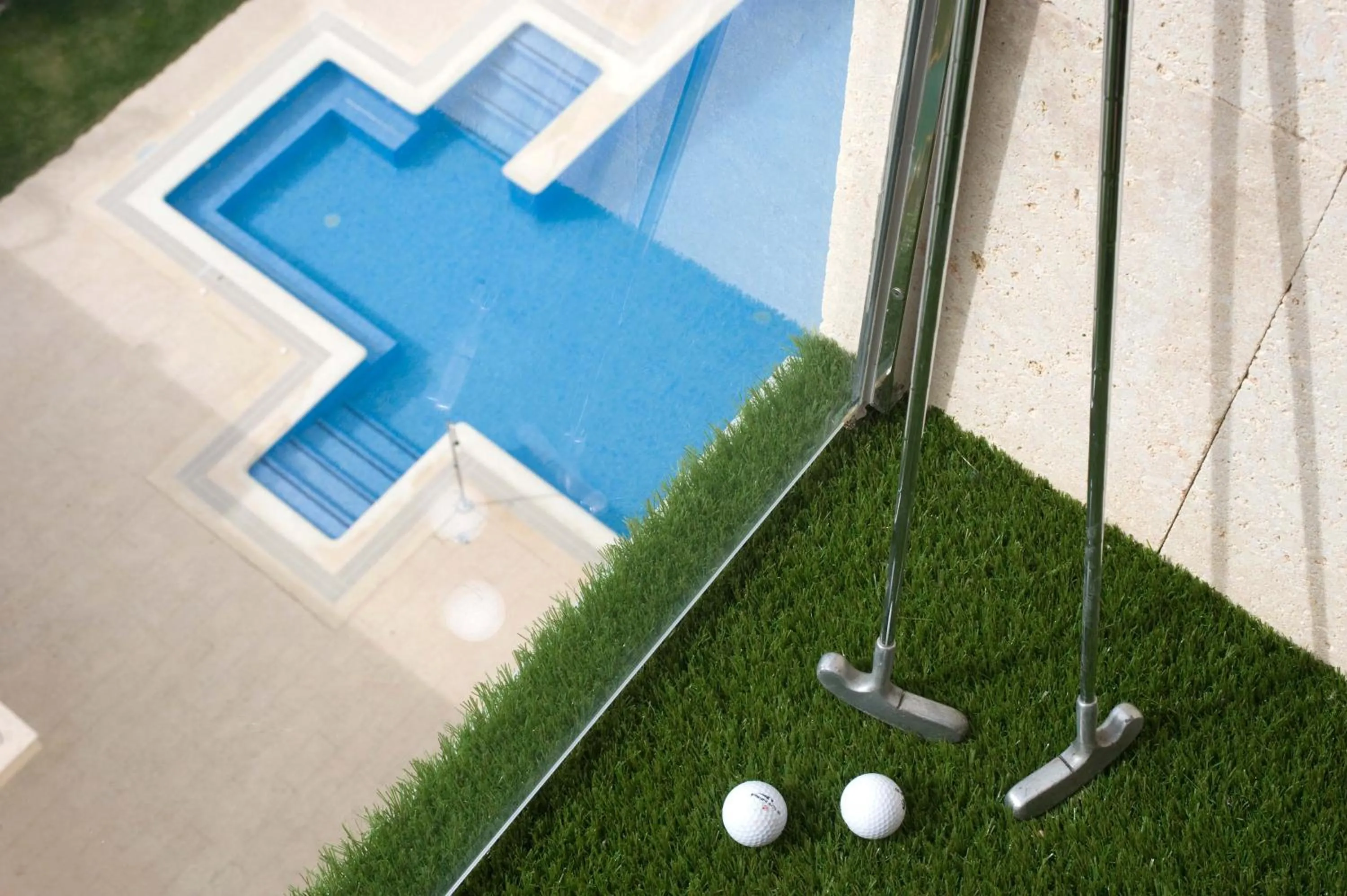 Pool view in Executive Sport