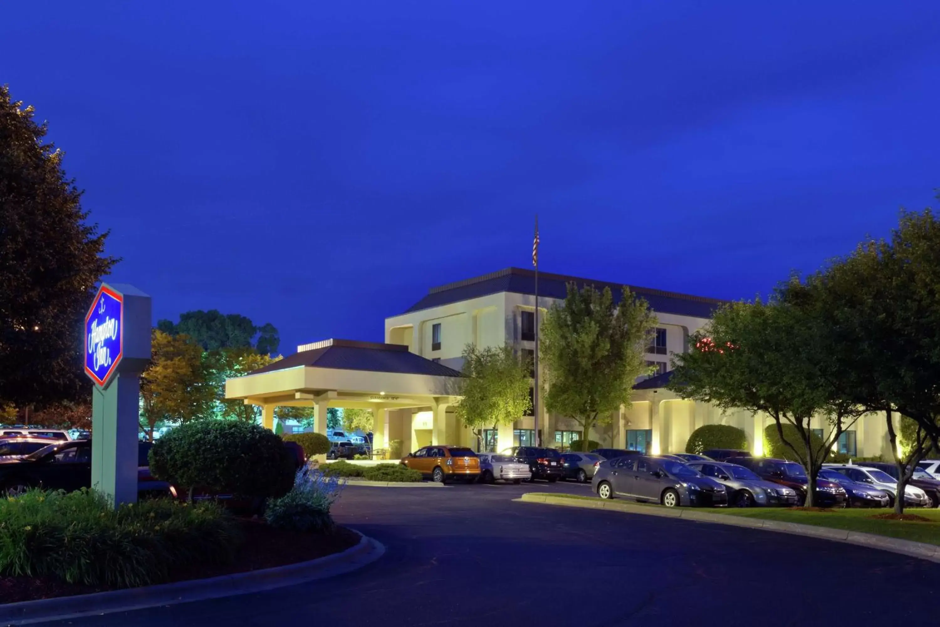 Property building in Hampton Inn Rockford Property building in Hampton Inn Rockford