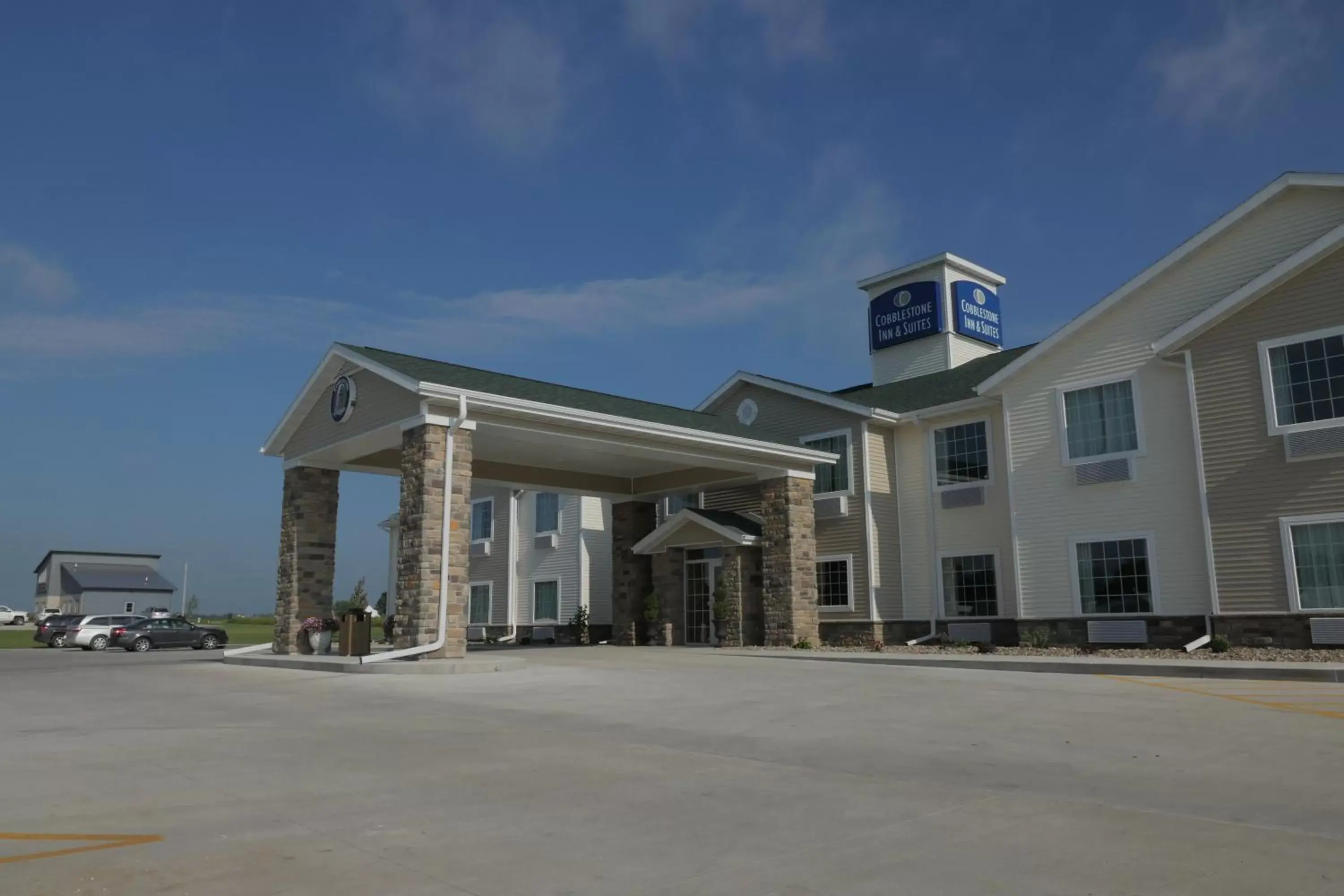 Property building in Cobblestone Inn & Suites-Winterset Property building in Cobblestone Inn & Suites-Winterset