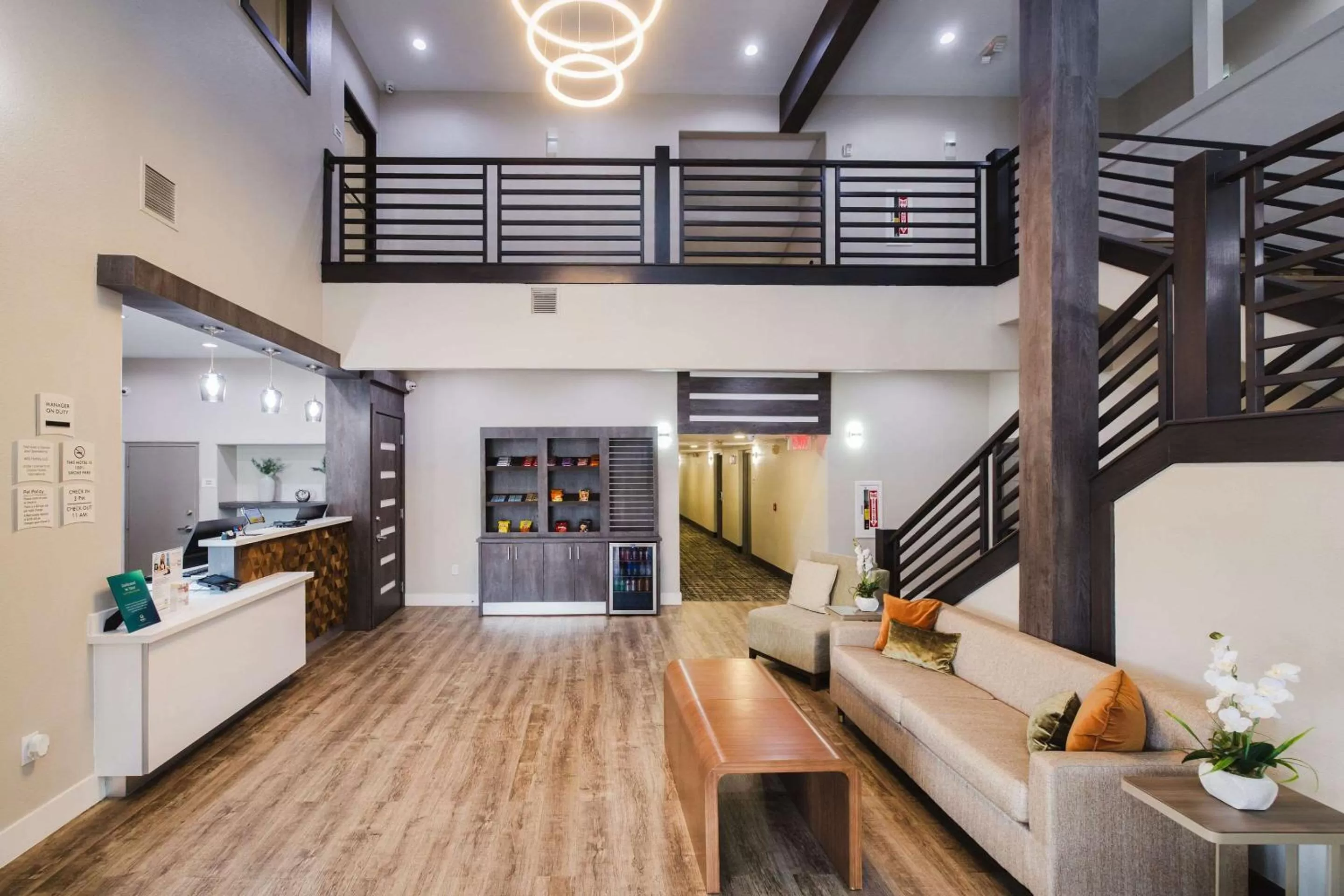 Lobby or reception in Quality Suites Houston Hobby Airport