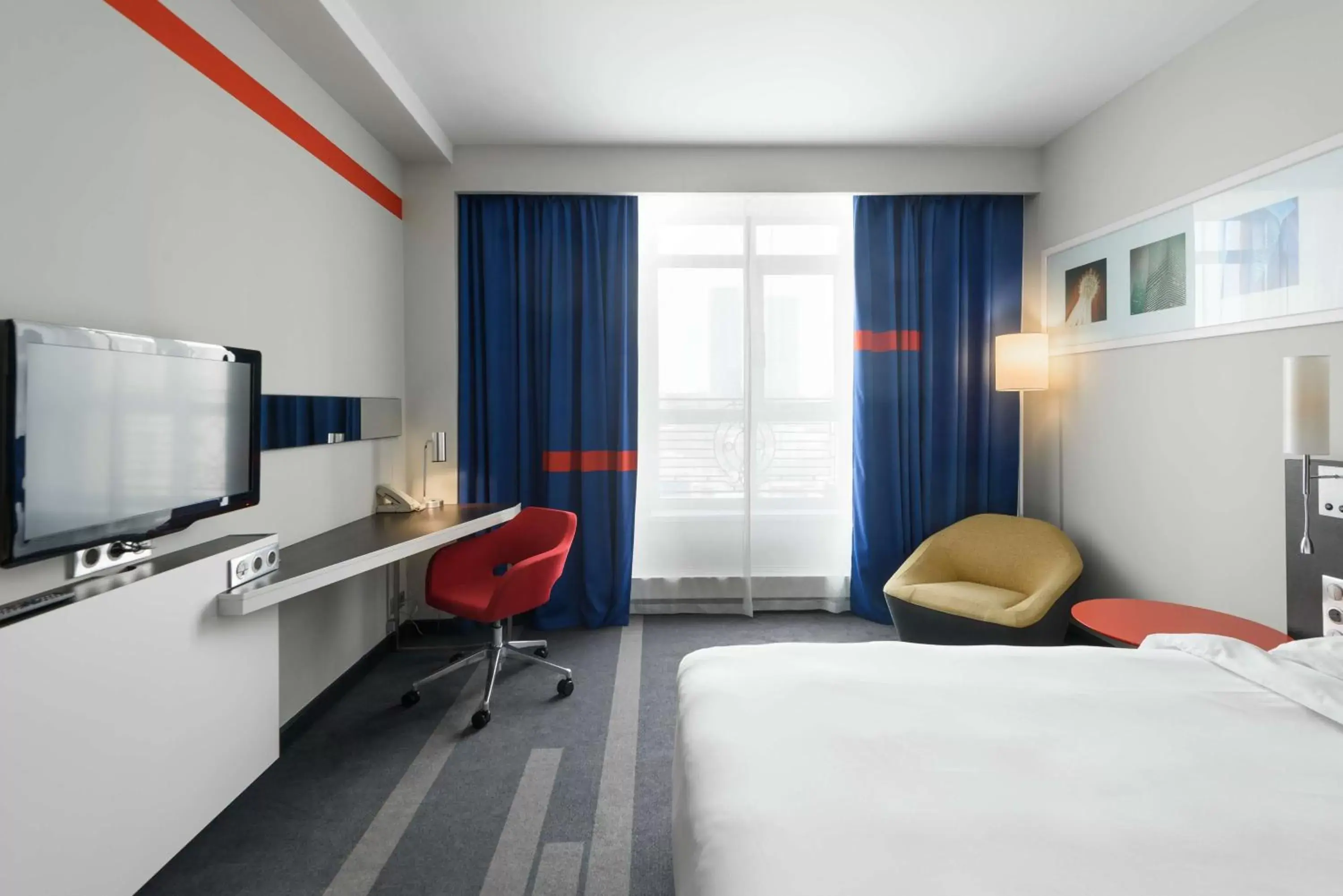 TV and multimedia, Bed in Park Inn by Radisson Hotel Astana TV and multimedia, Bed in Park Inn by Radisson Hotel Astana