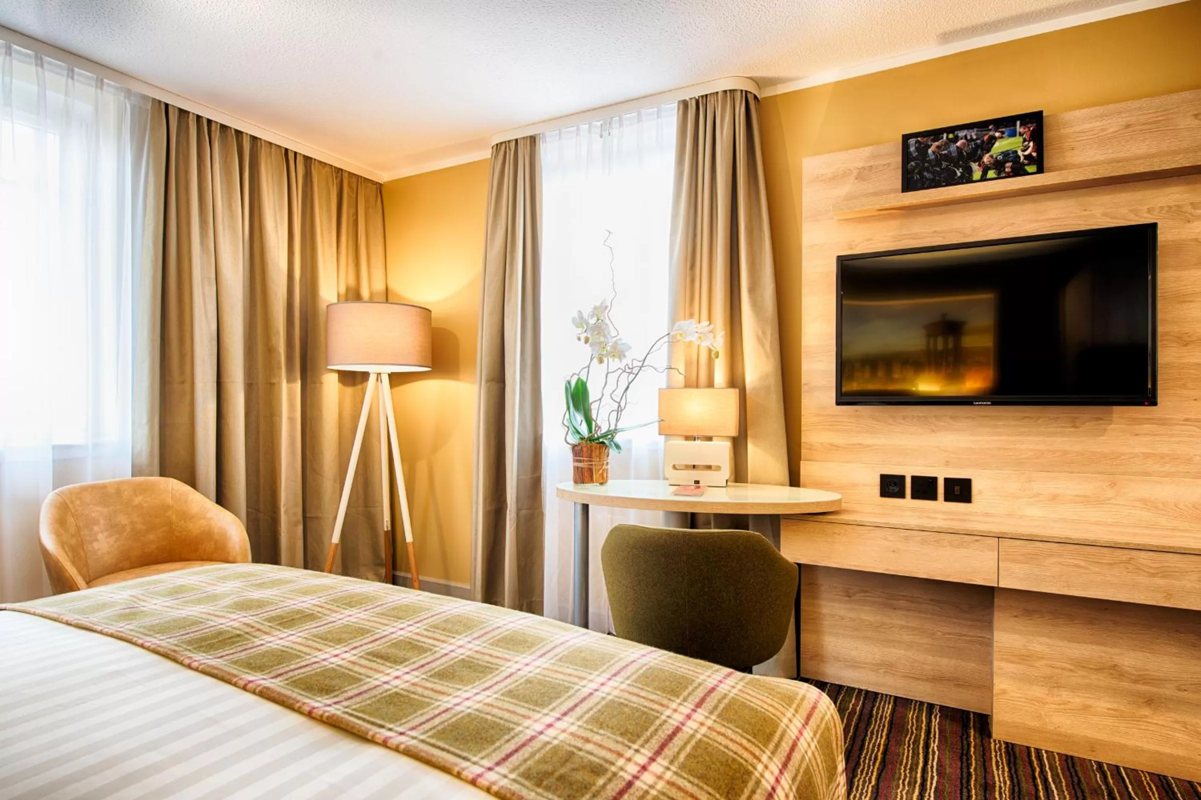 Bedroom, Bed in Leonardo Hotel Edinburgh Haymarket