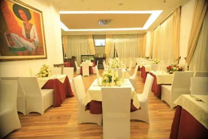 Restaurant/places to eat in Hotel Miracle Restaurant/places to eat in Hotel Miracle