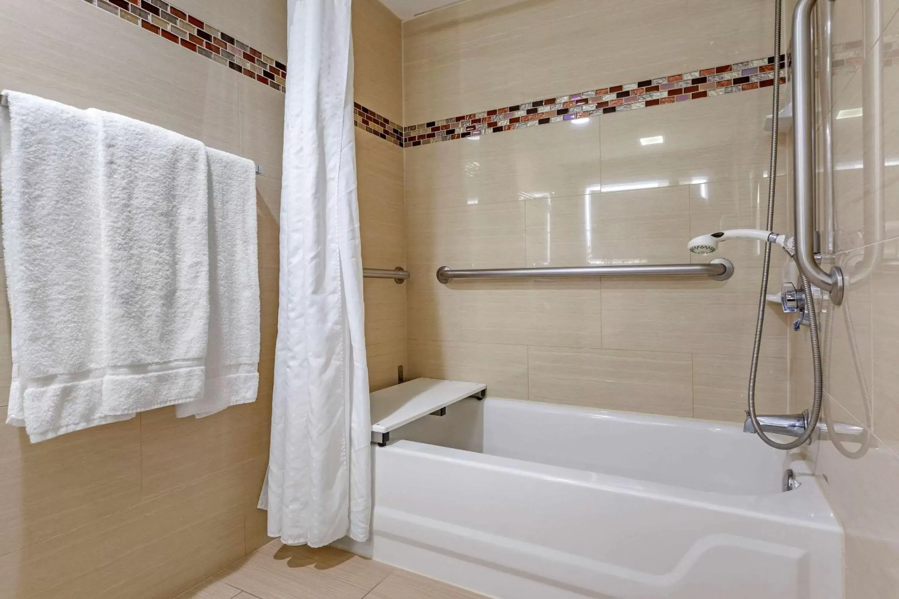 Bedroom, Bathroom in Comfort Inn & Suites Houston I-10 West Energy Corridor