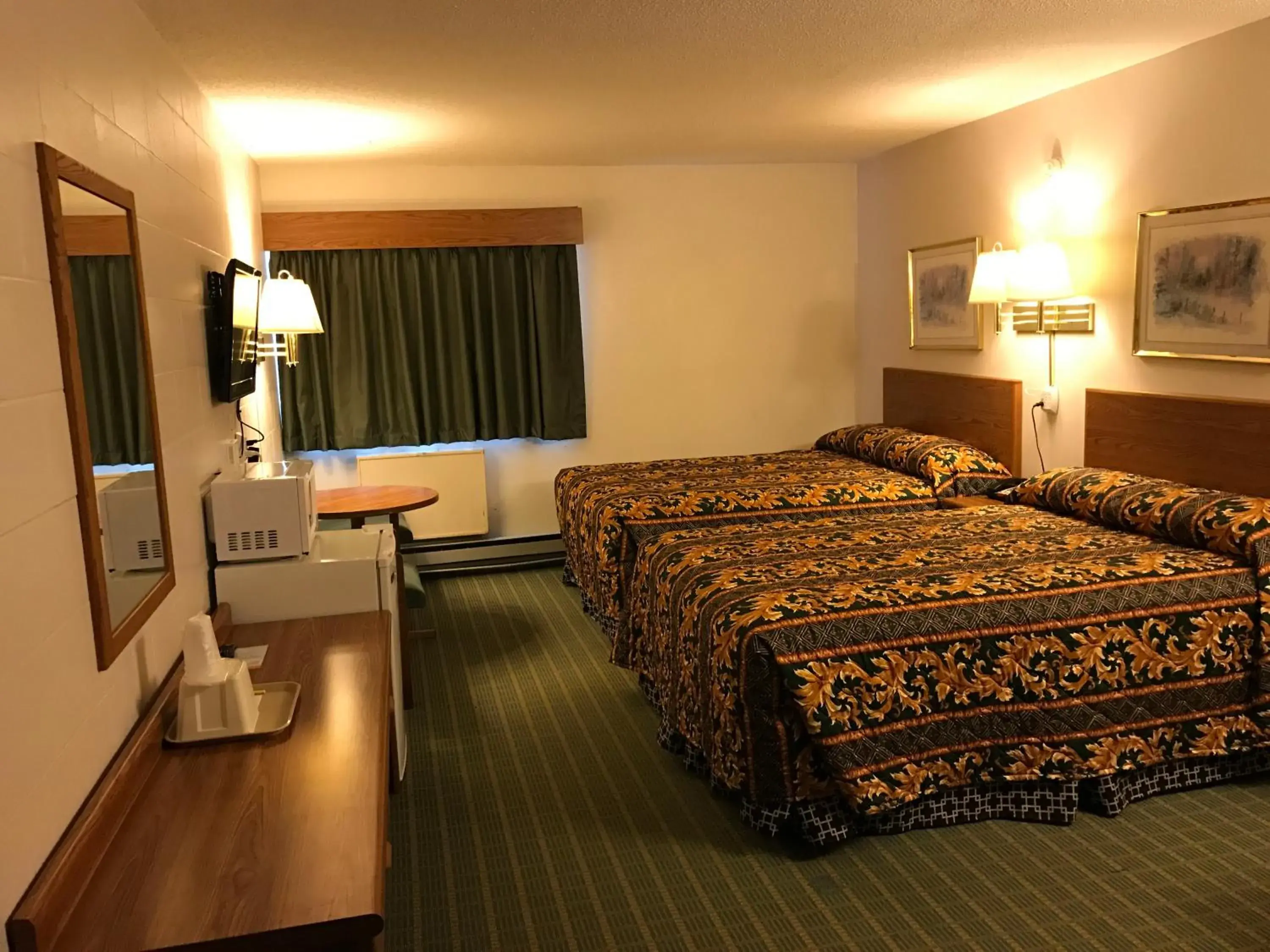 Photo of the whole room, Bed in Dakota Inn Minot