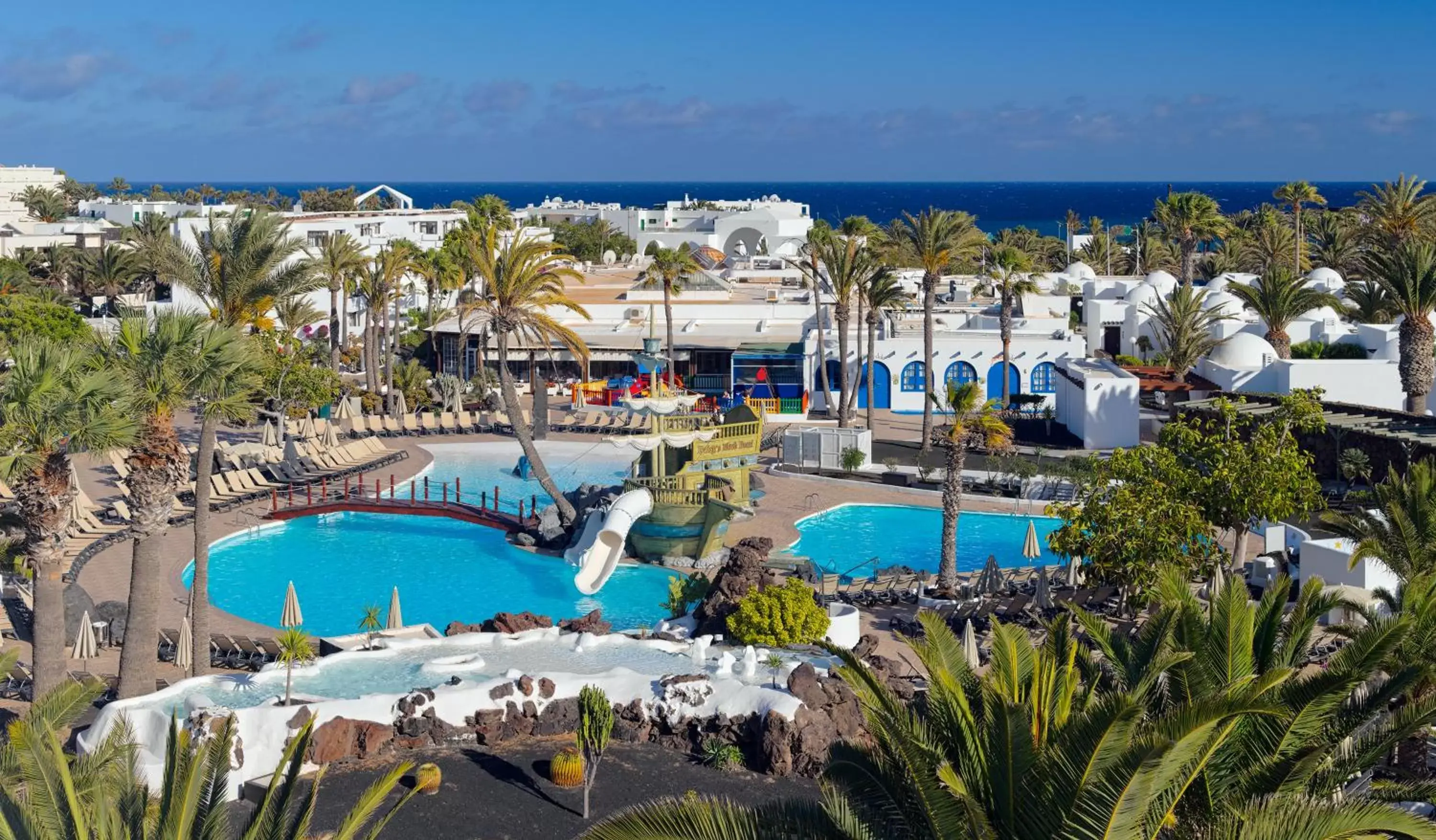 Swimming pool, Pool View in H10 Suites Lanzarote Gardens