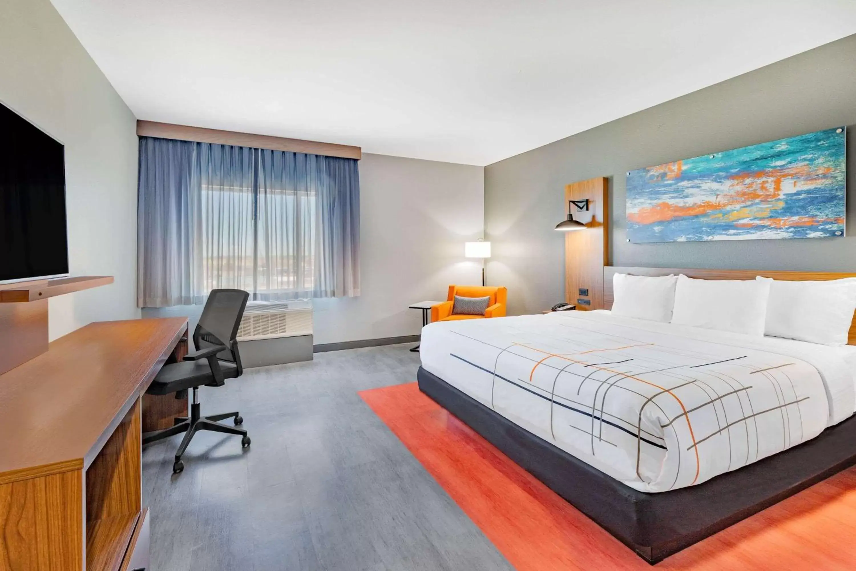 1 King Bed, Mobility/Hearing Access Efficiency Room, Roll-In Shower, Non-Smoking in La Quinta Inn & Suites by Wyndham Fort Stockton Northeast 1 King Bed, Mobility/Hearing Access Efficiency Room, Roll-In Shower, Non-Smoking in La Quinta Inn & Suites by Wyndham Fort Stockton Northeast