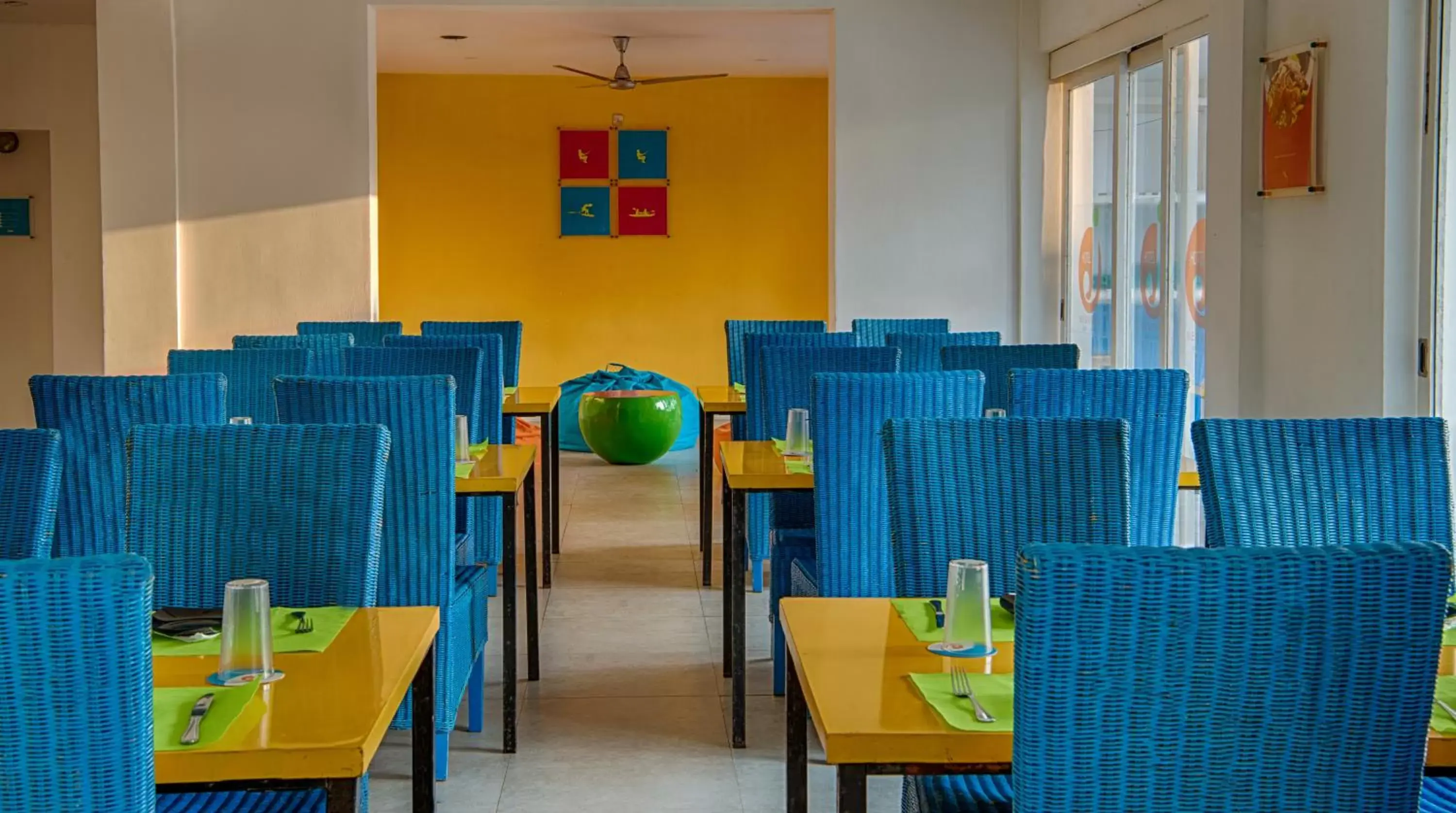 Restaurant/Places to Eat in Hotel J Negombo
