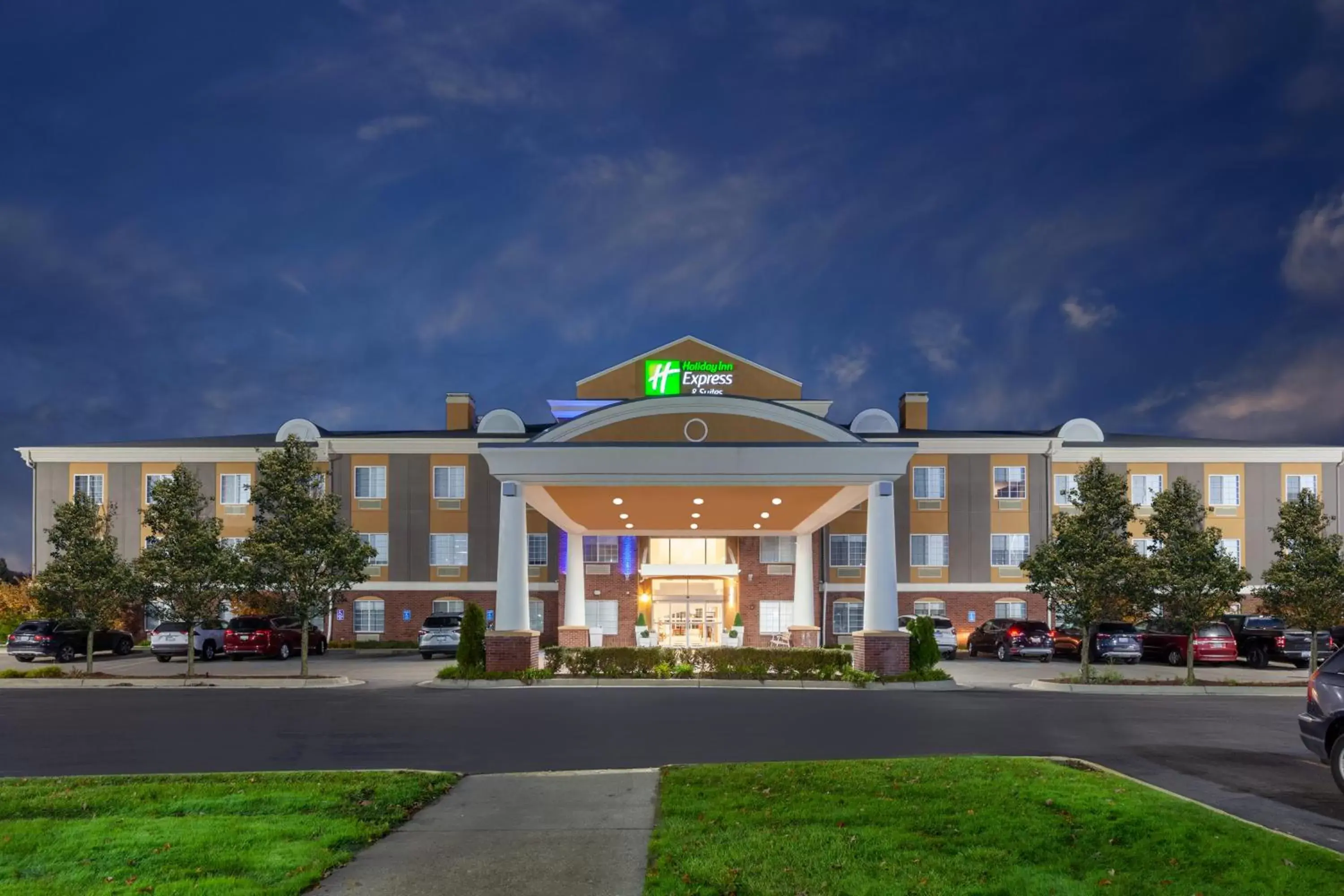 Property Building in Holiday Inn Express Hotel & Suites Woodhaven, an IHG Hotel