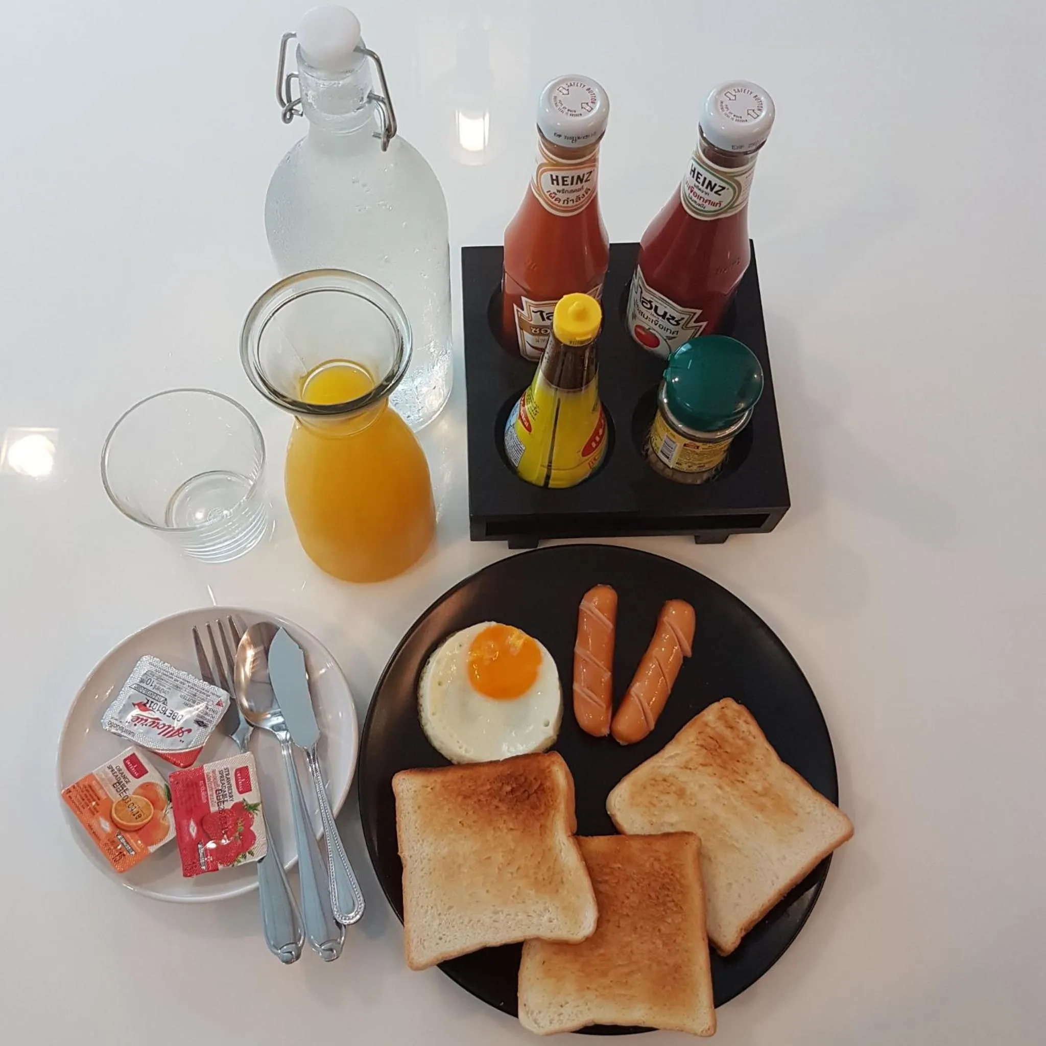 Continental breakfast in Diff Hostel