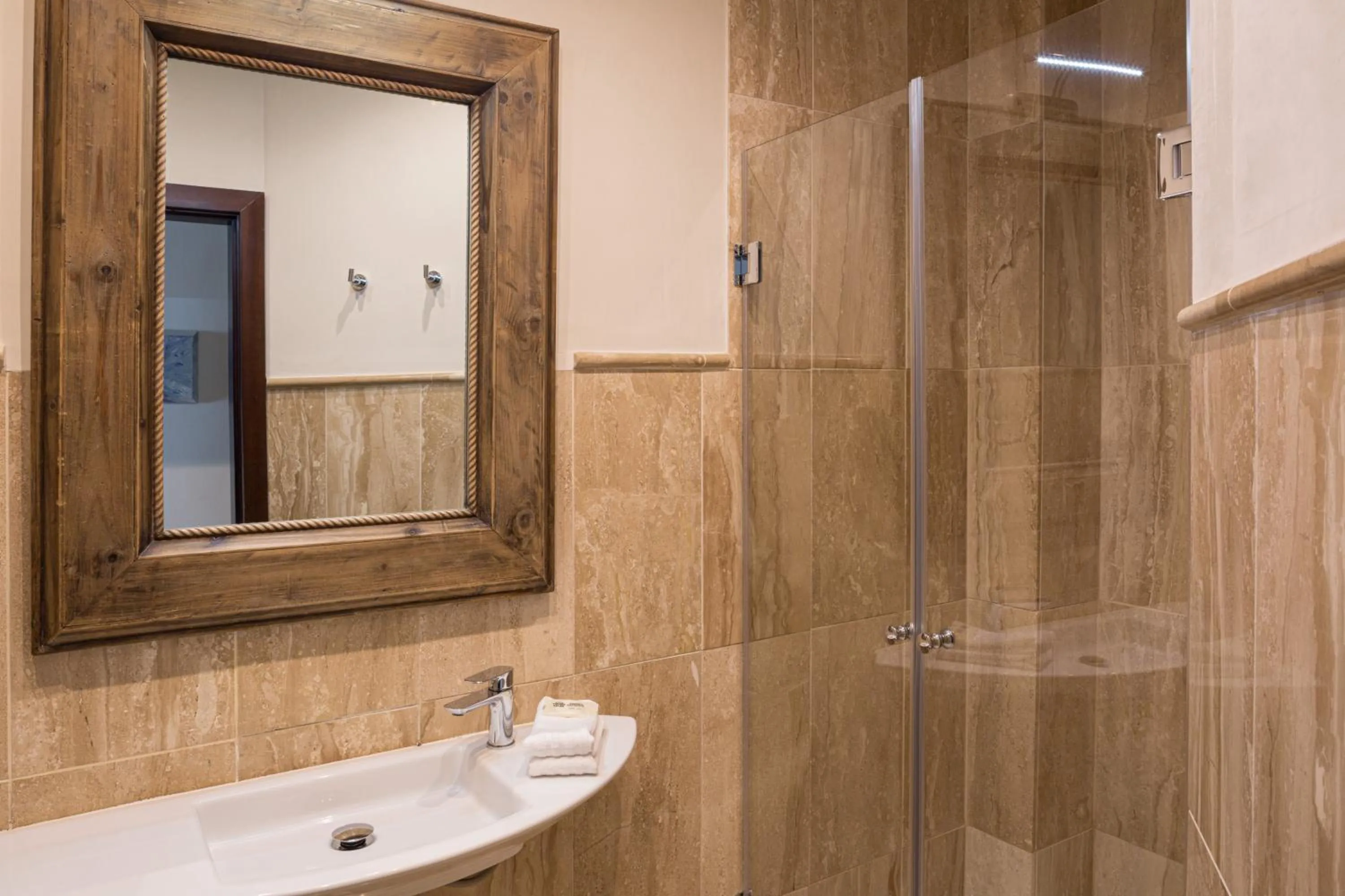 Shower in Puerta Catedral Apartments