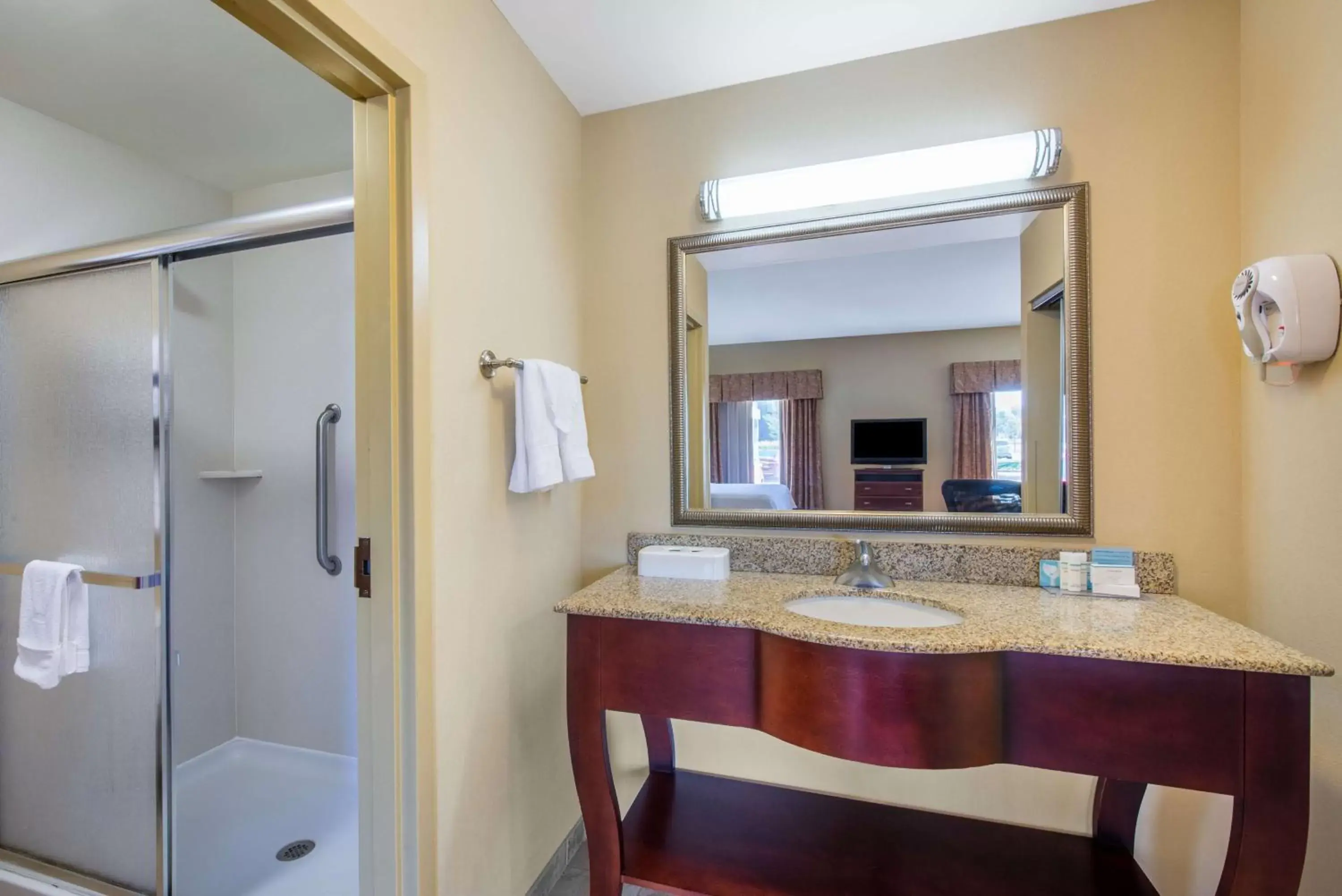 Bathroom in Hampton Inn & Suites Oklahoma City - South