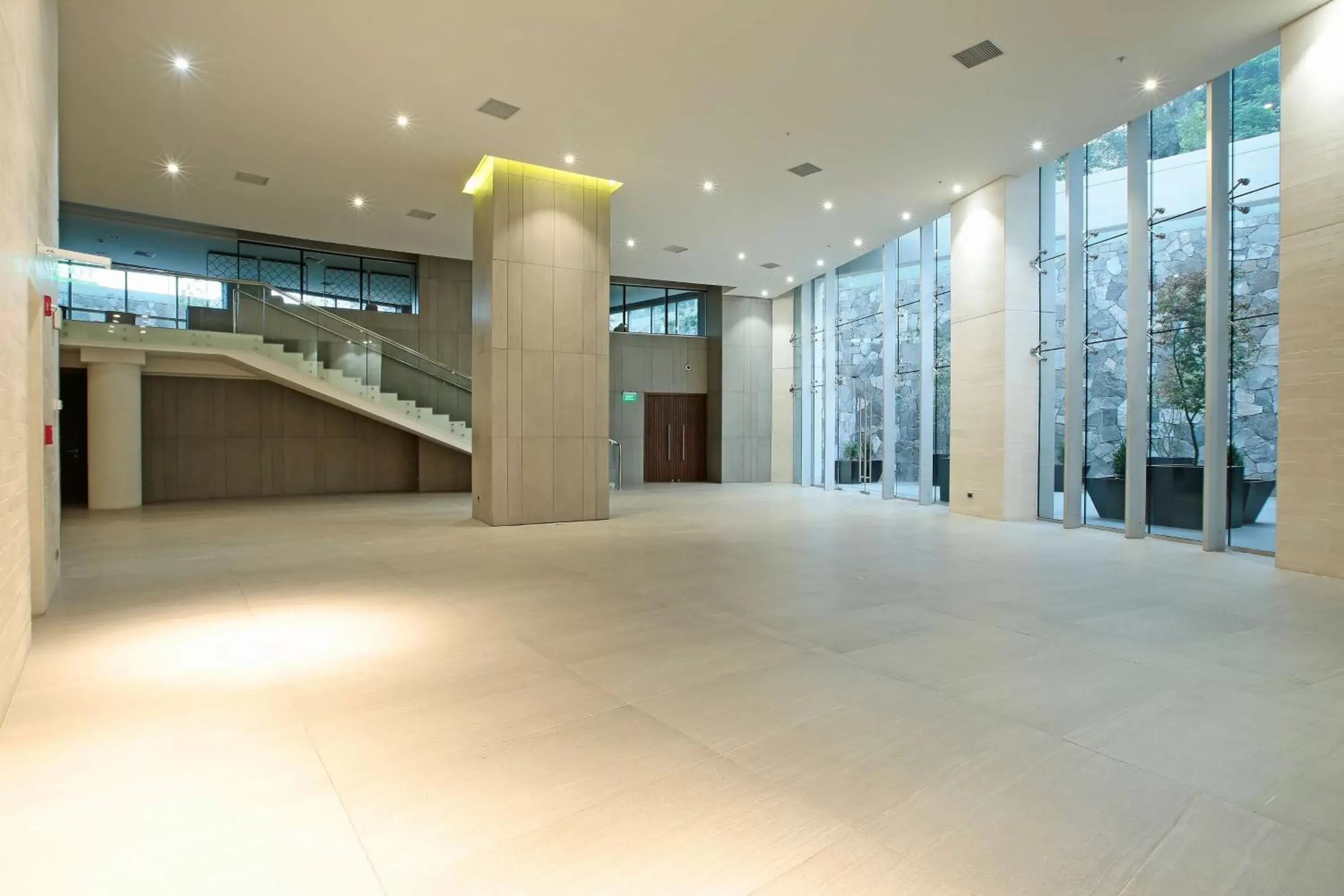 Lobby or reception, Lobby/Reception in DoubleTree by Hilton Santiago Kennedy, Chile