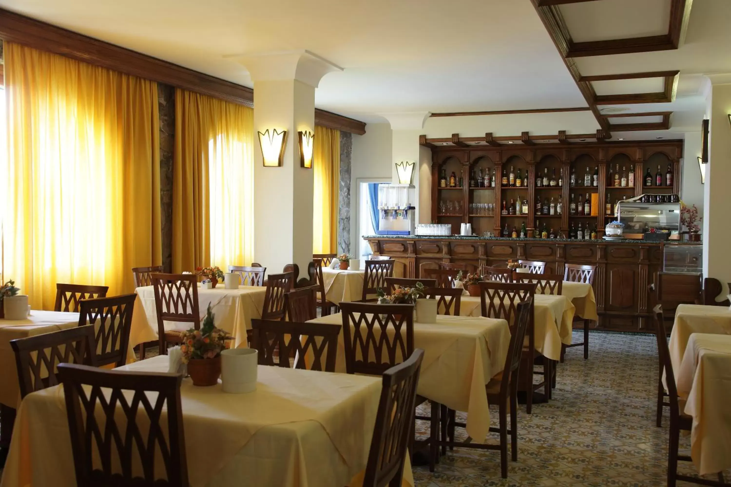 Lounge or bar, Restaurant/Places to Eat in Hotel Mega Mare