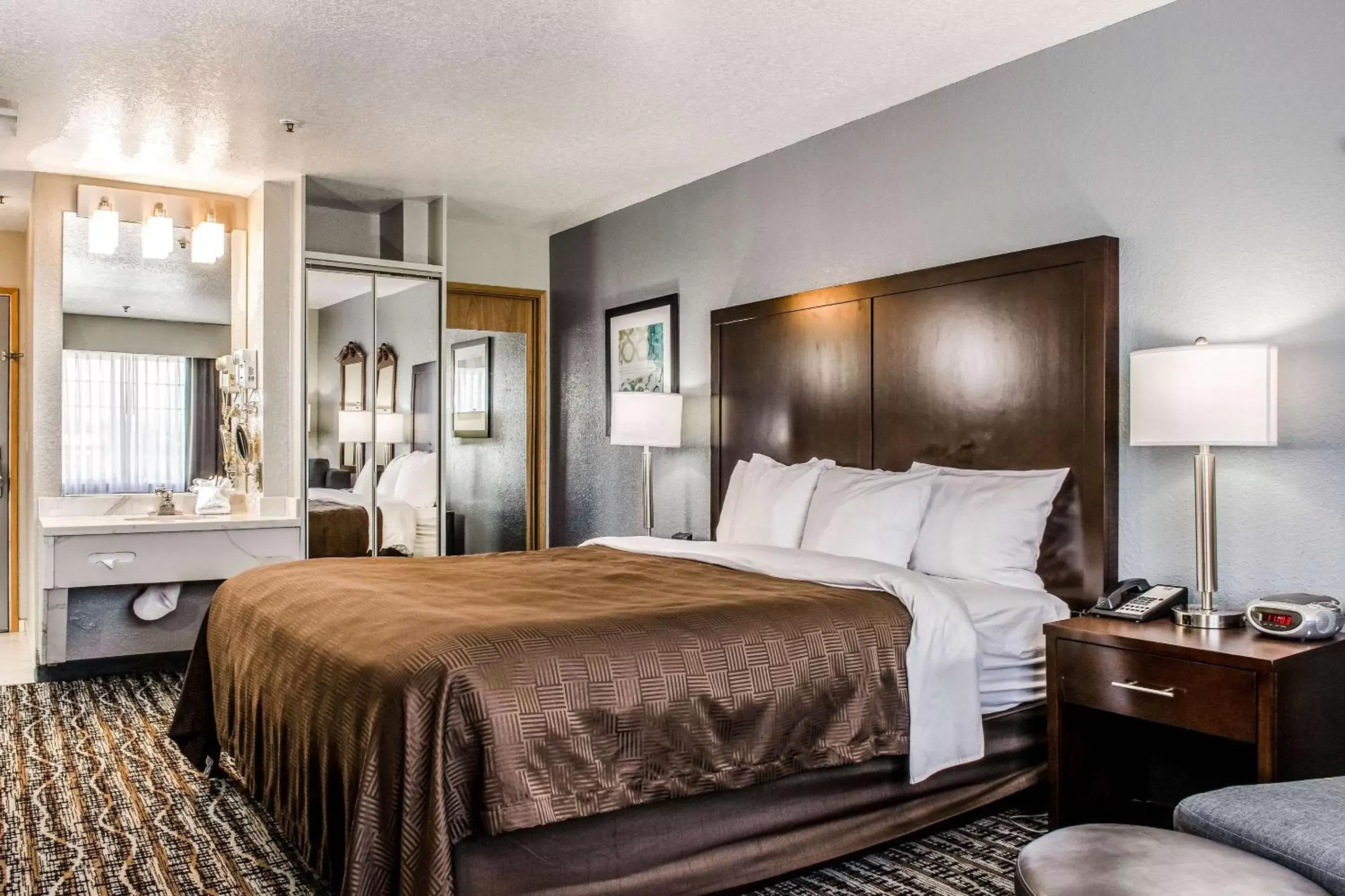 Photo of the whole room, Bed in Clarion Hotel By Humboldt Bay