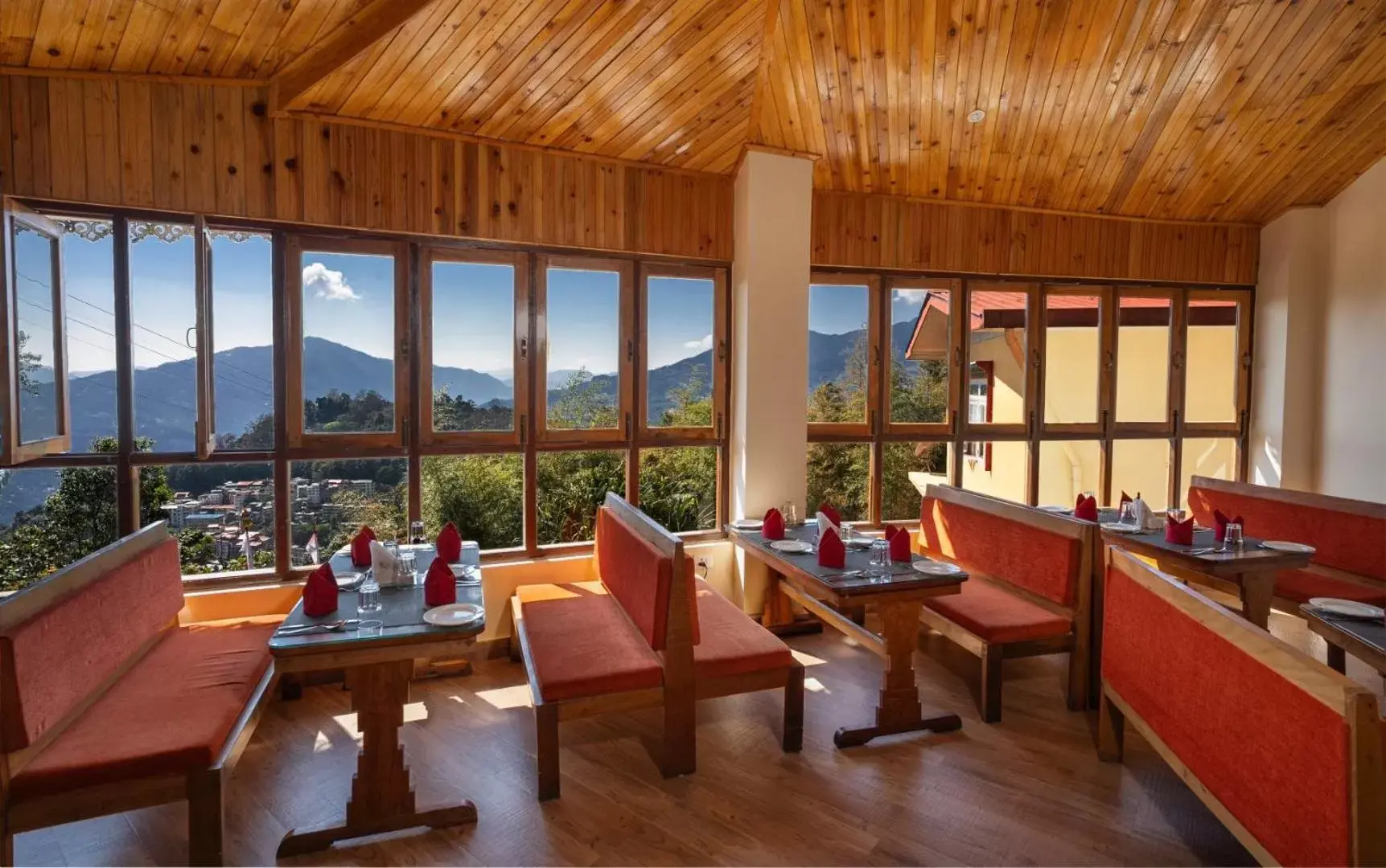 Dining area, Restaurant/Places to Eat in Summit Namnang Courtyard & Spa