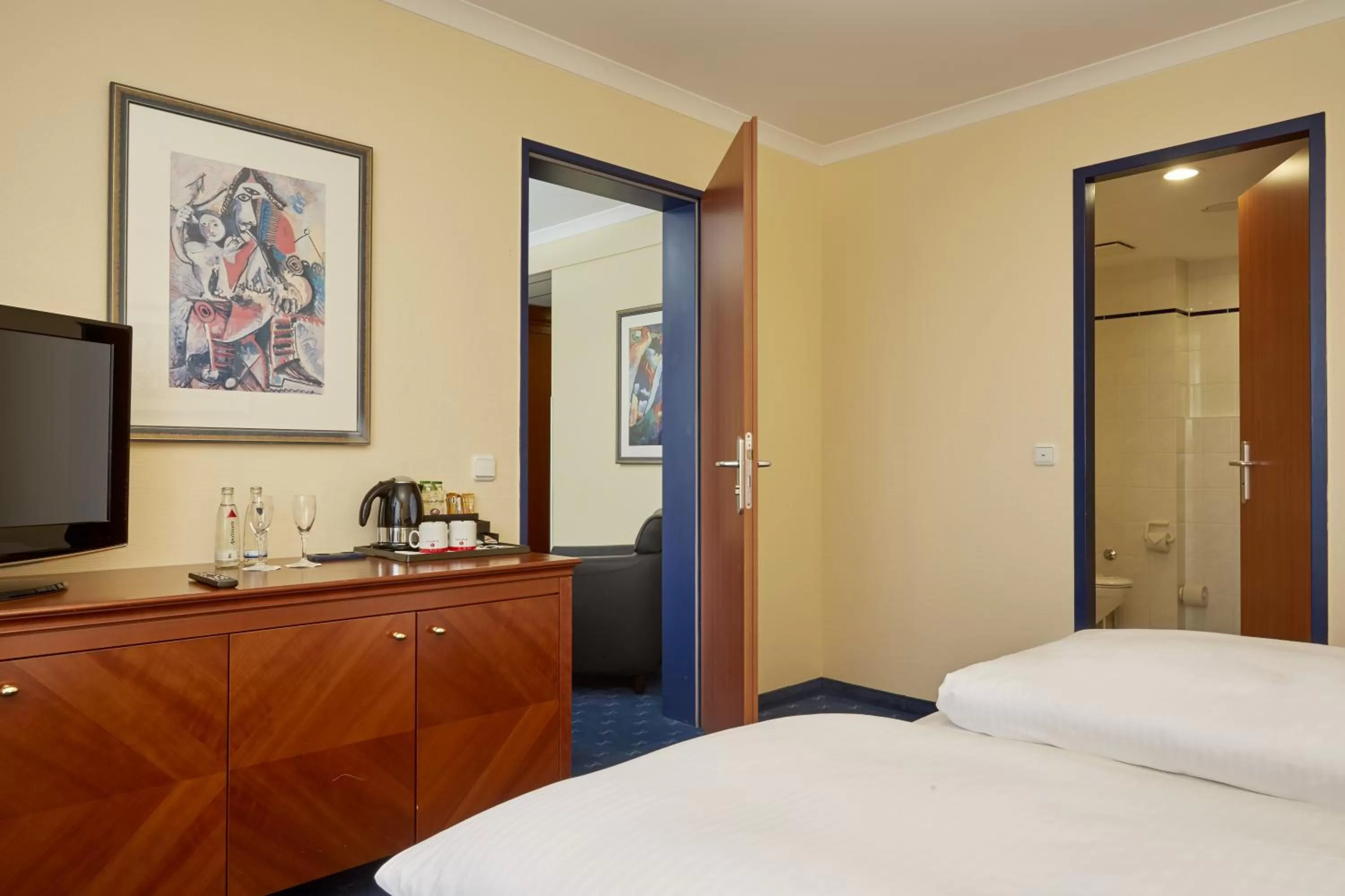 Photo of the whole room, Bed in H4 Hotel Kassel City, Trademark Collection by Wyndham