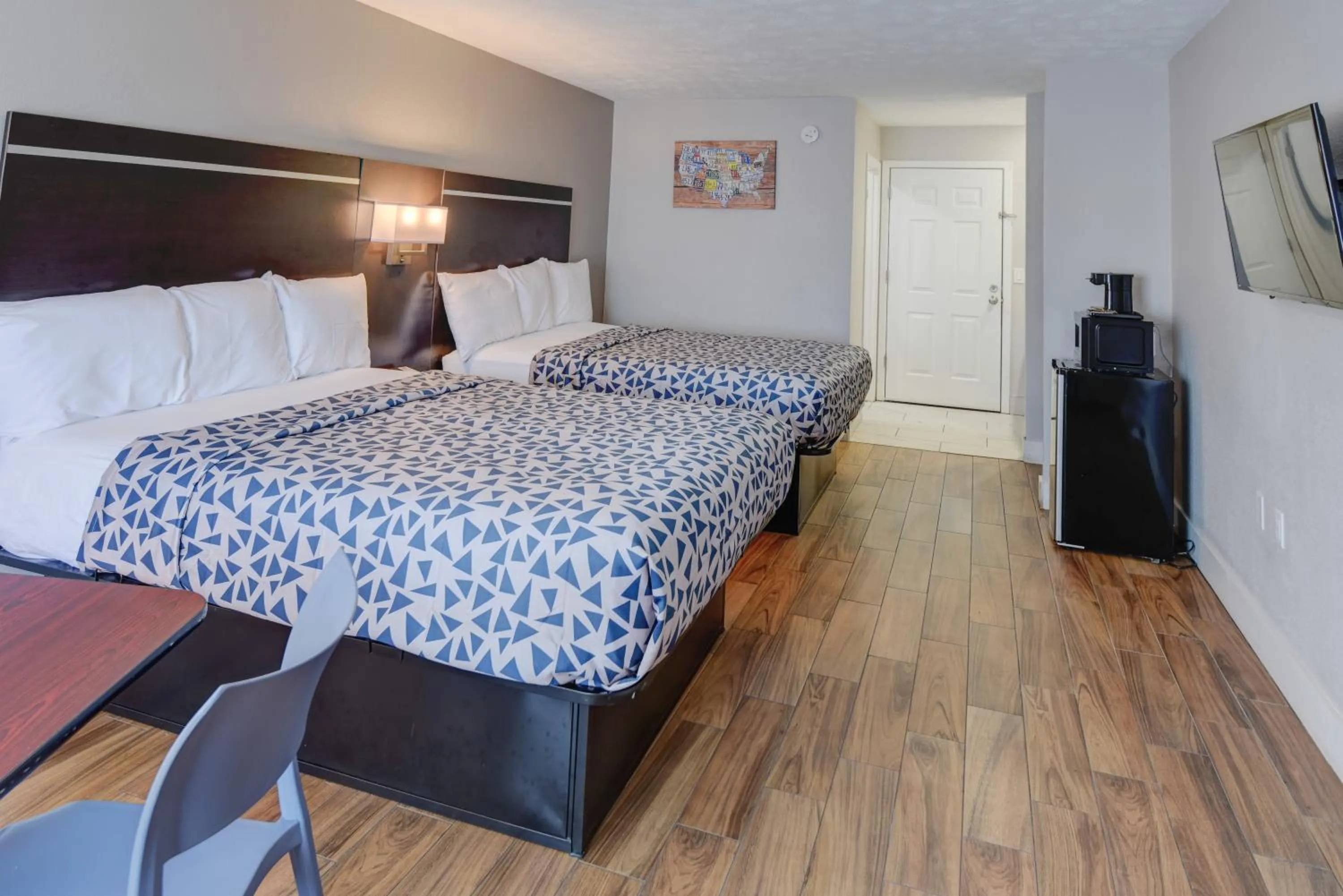 Bed in Econo Lodge Sevierville-Pigeon Forge on the River