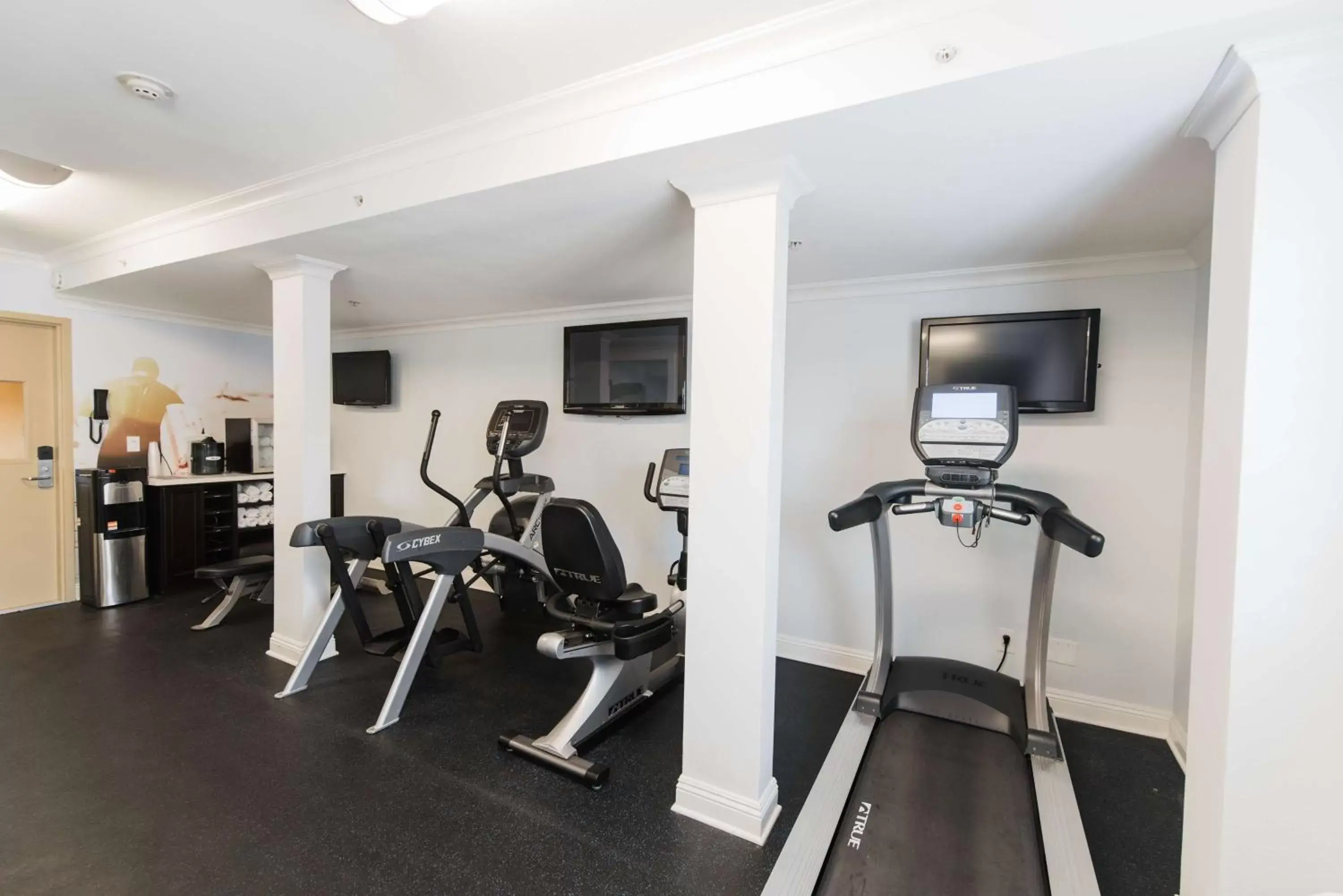 Fitness centre/facilities in Best Western Plus Manhattan Beach Hotel