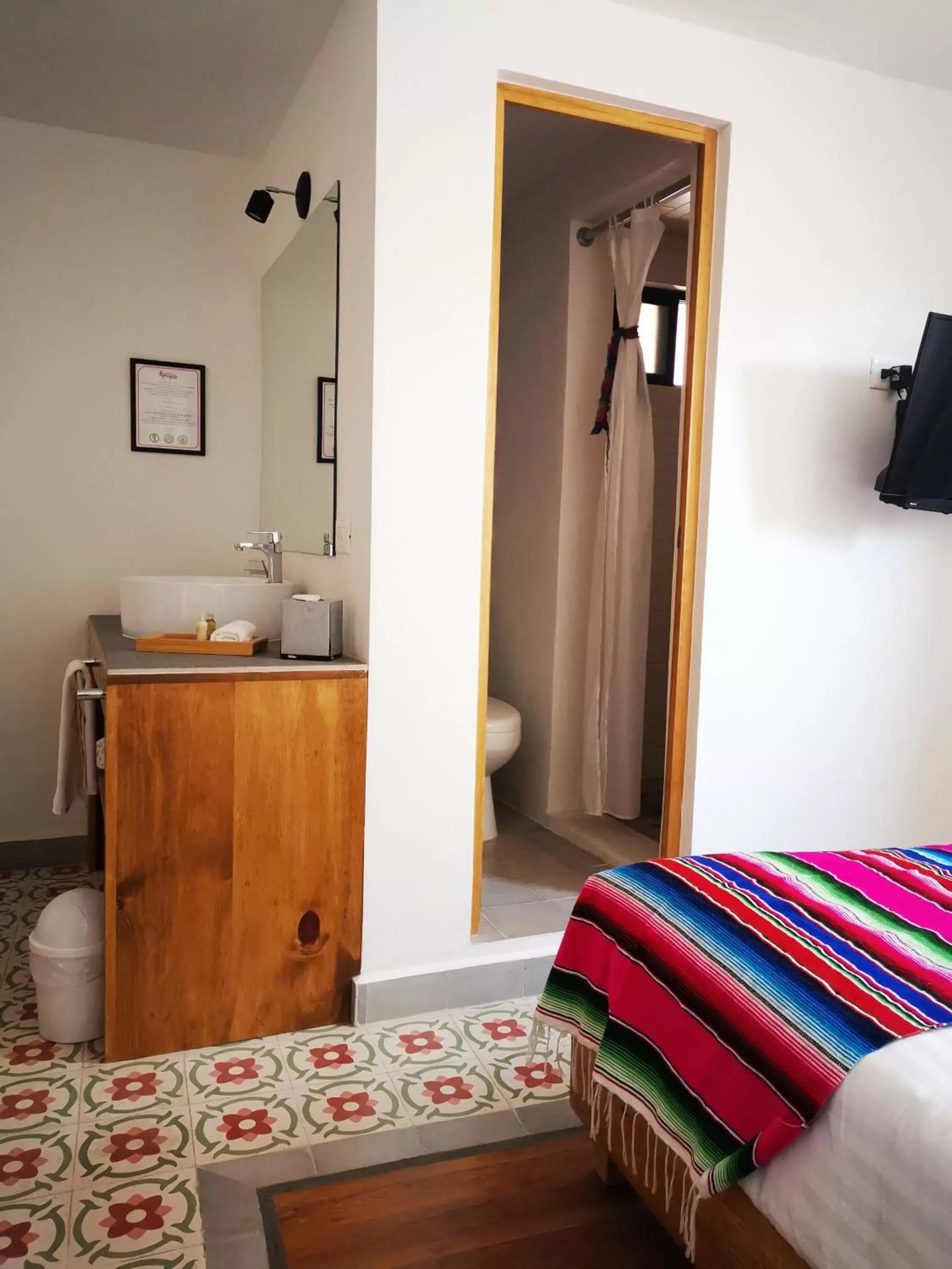 Bathroom, Bed in Santa Josefita B&B