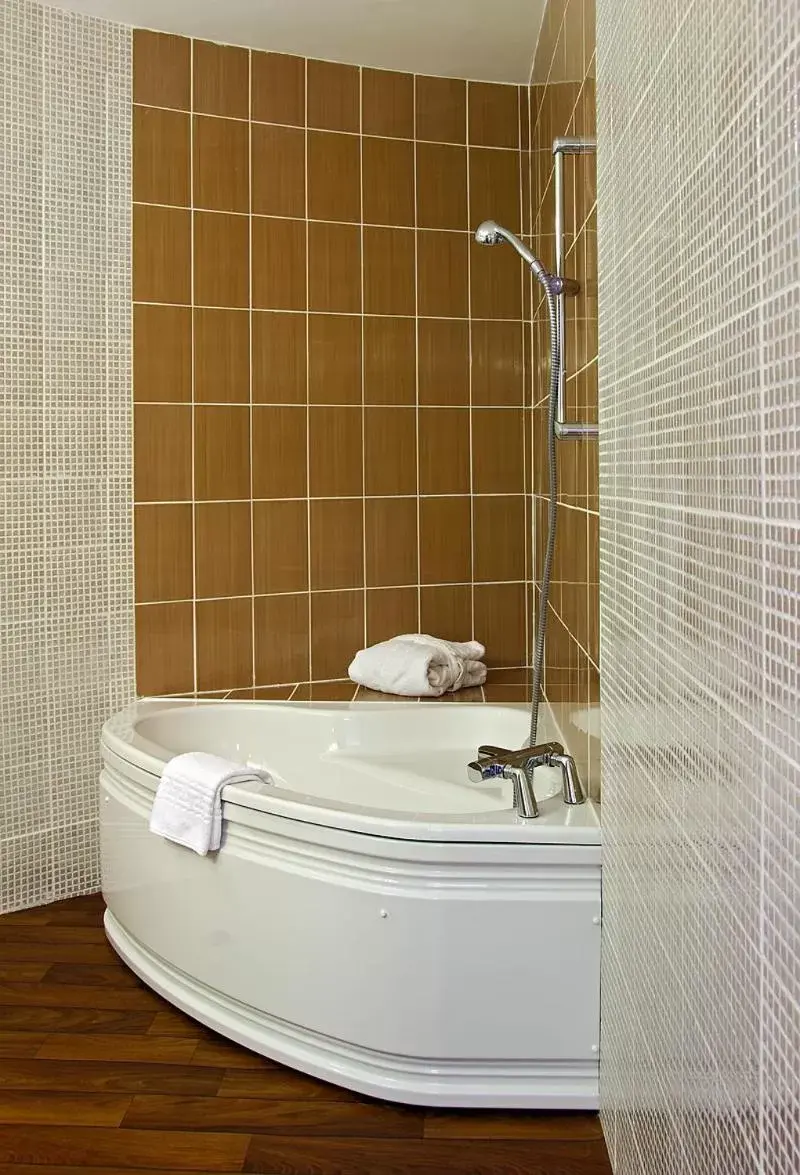 Shower, Bathroom in Hôtel Tour Maje