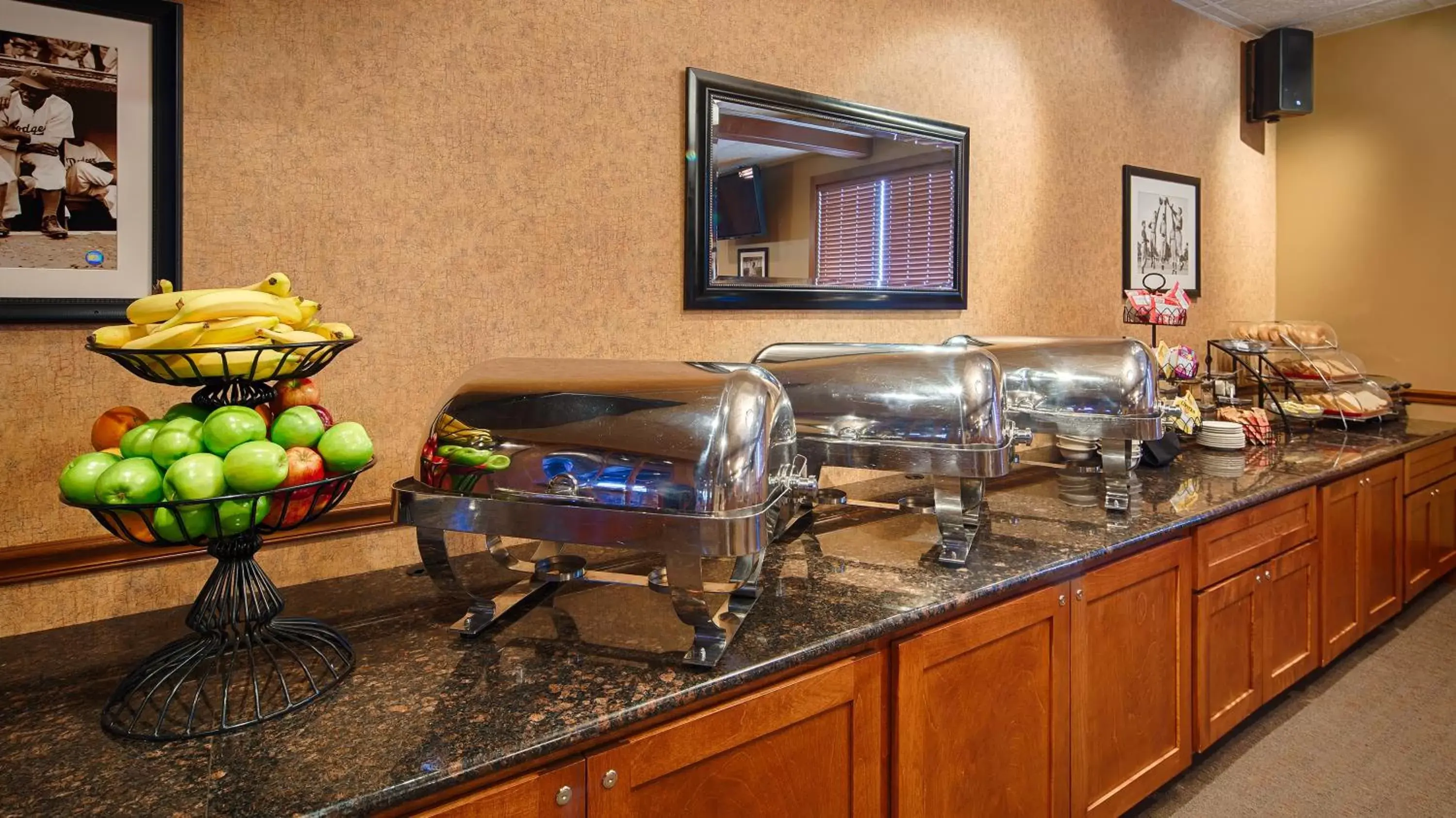 Breakfast, Food in Best Western Plus Dubuque Hotel and Conference Center