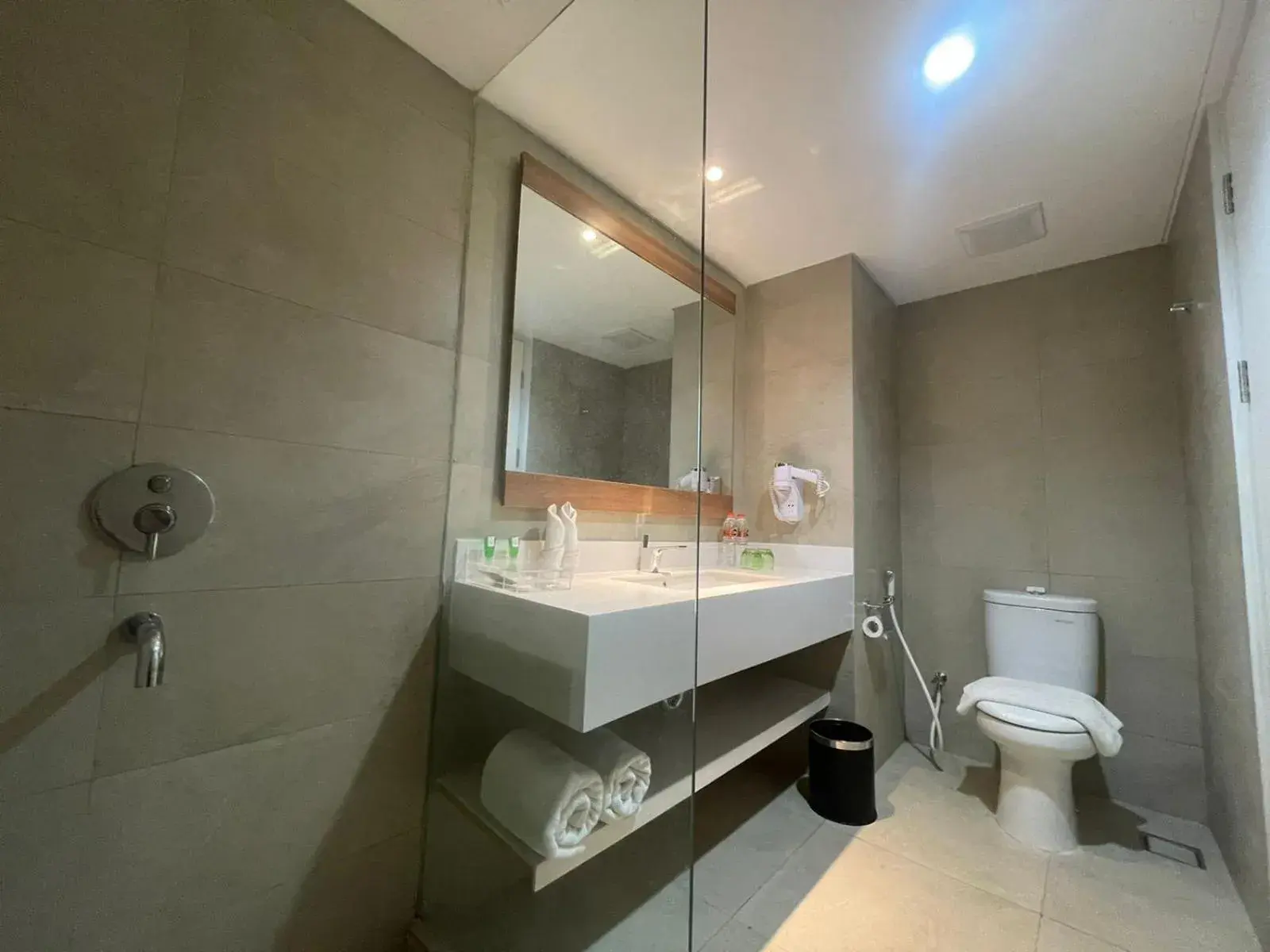 Bathroom in PALM PARK Hotel Surabaya