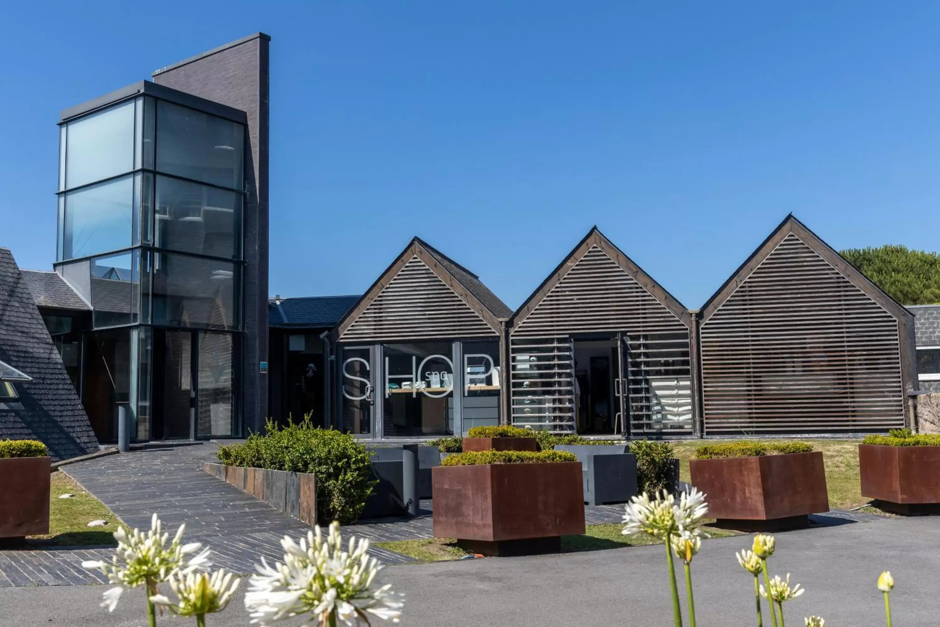 Facade/entrance, Property Building in Thalazur Carnac - Hôtel & Spa