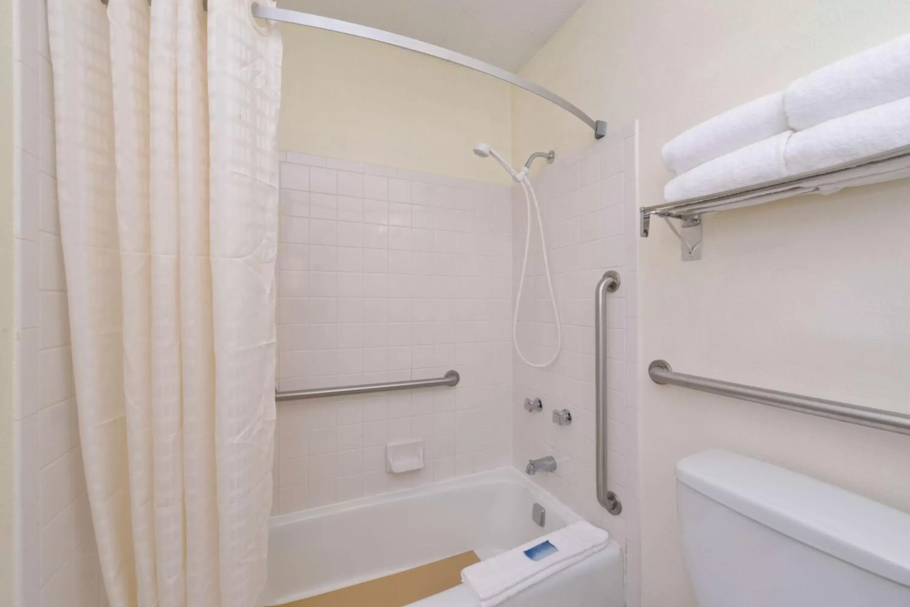 King Room with Bath Tub - Disability Access/Non-Smoking in Best Western PLUS Santee Inn King Room with Bath Tub - Disability Access/Non-Smoking in Best Western PLUS Santee Inn