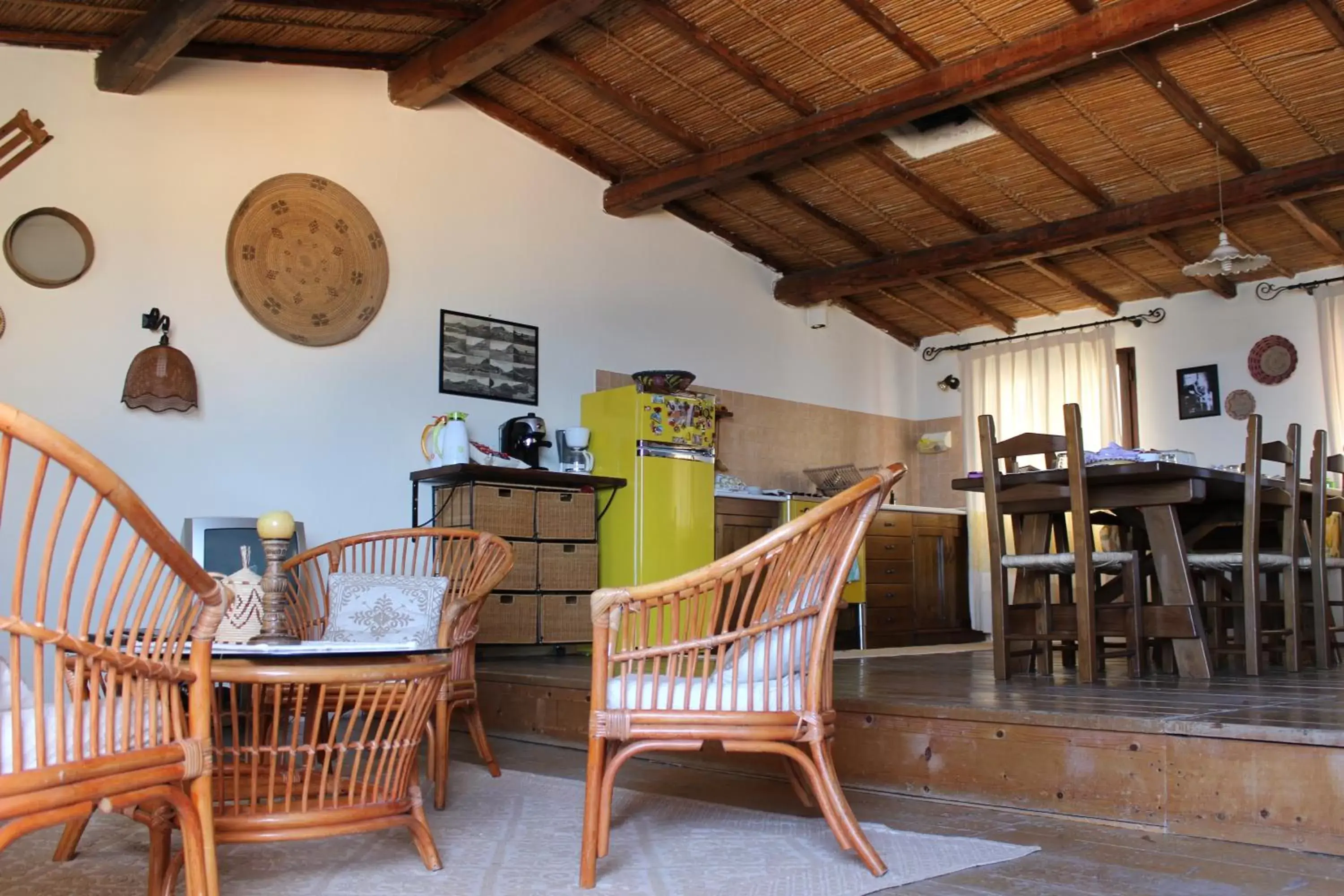 Kitchen or kitchenette, Dining Area in B&B Casa Doria