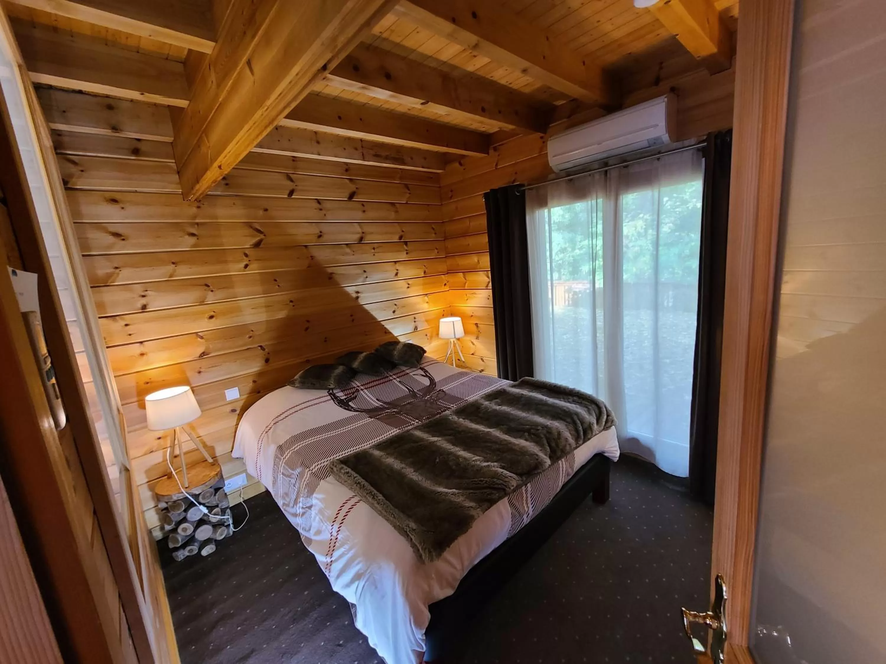 Photo of the whole room, Bed in L'Etable Gourmande