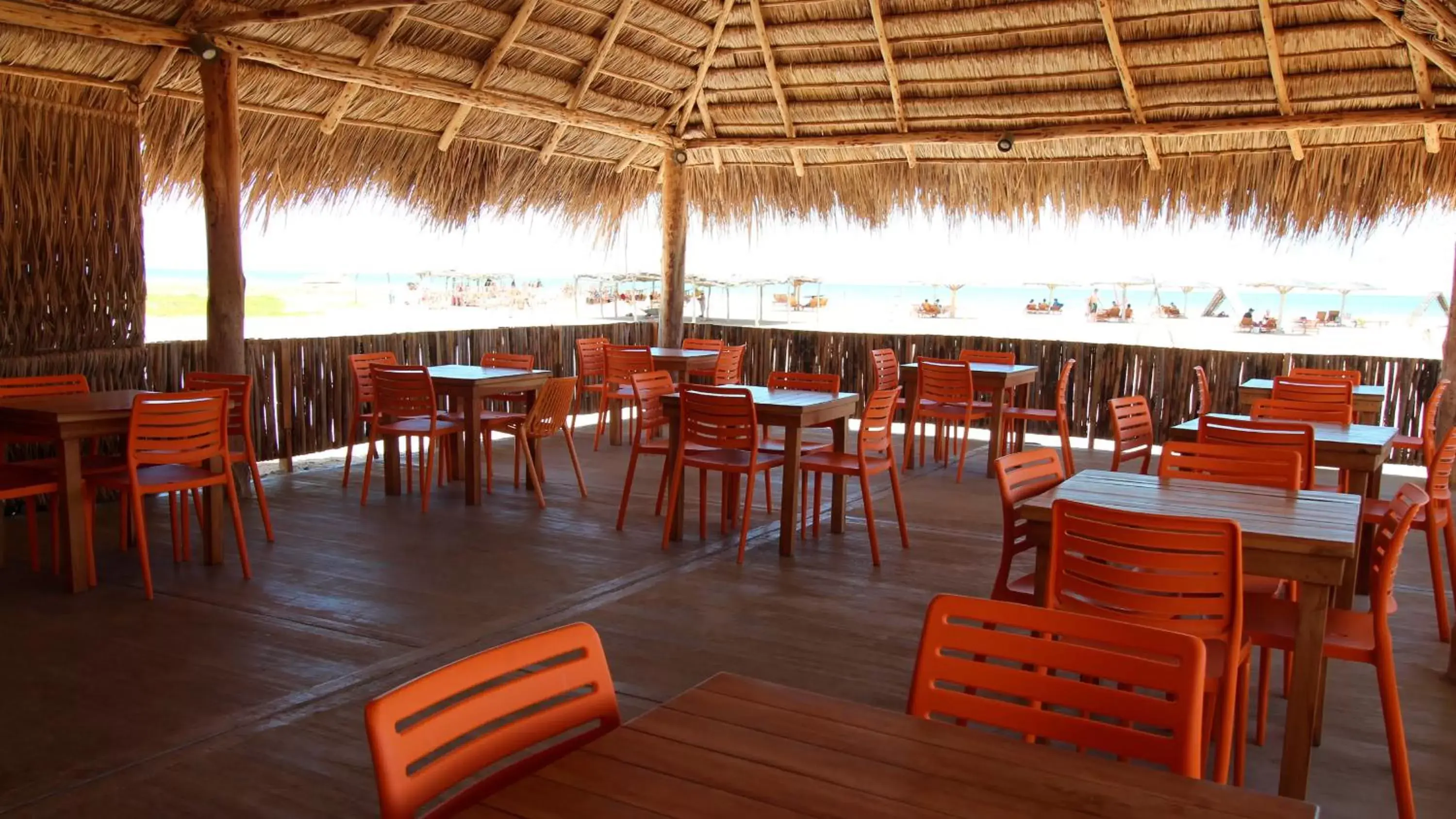 Restaurant/Places to Eat in On Vacation Wayira Beach