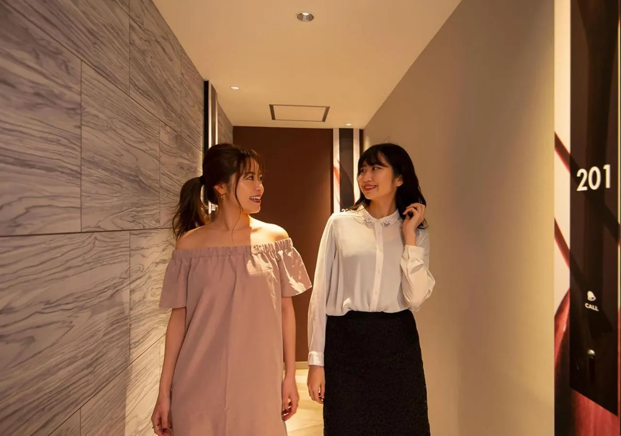 People in HOTEL U's Kouroen