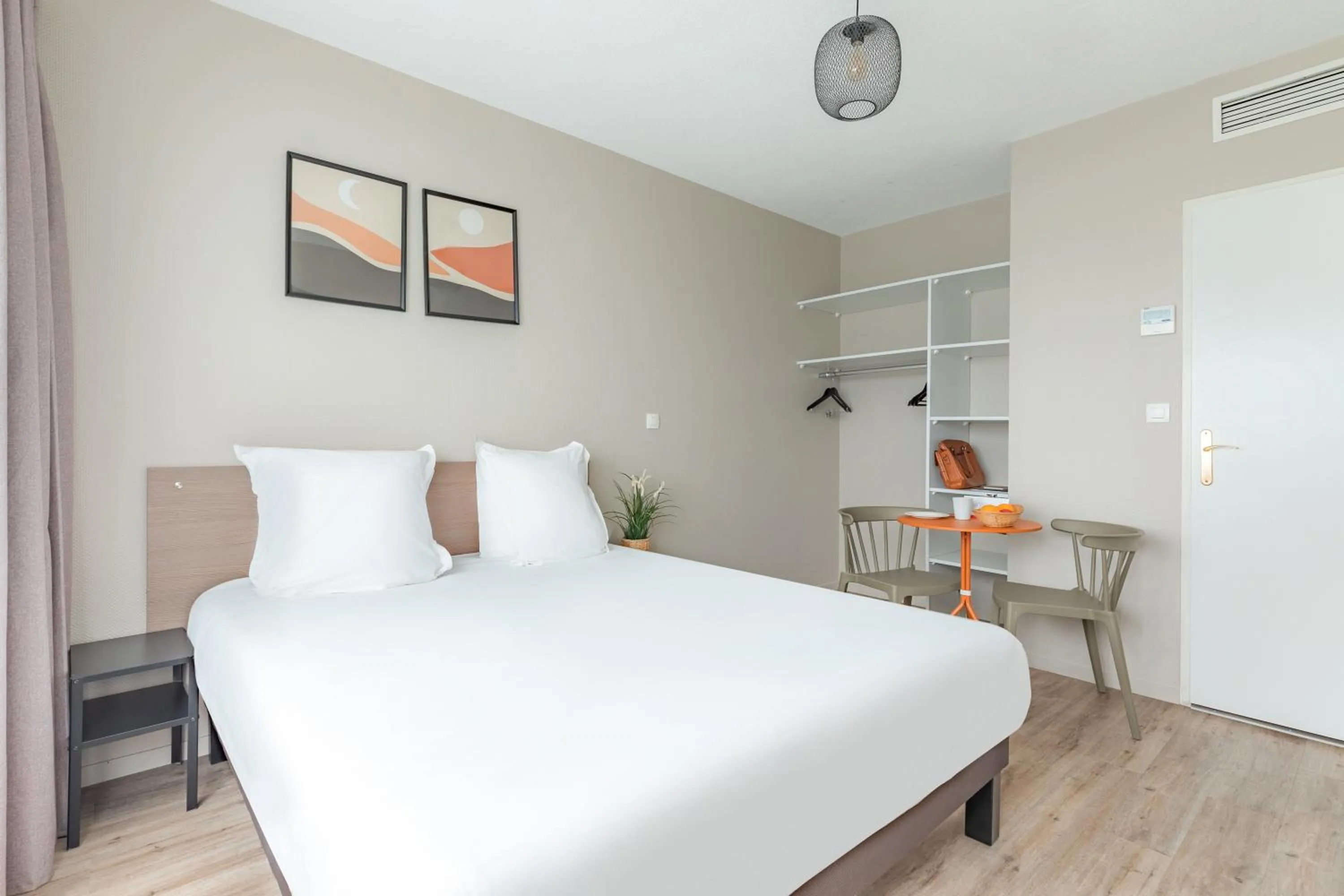 Bed in Appart'City Classic Bordeaux Centre