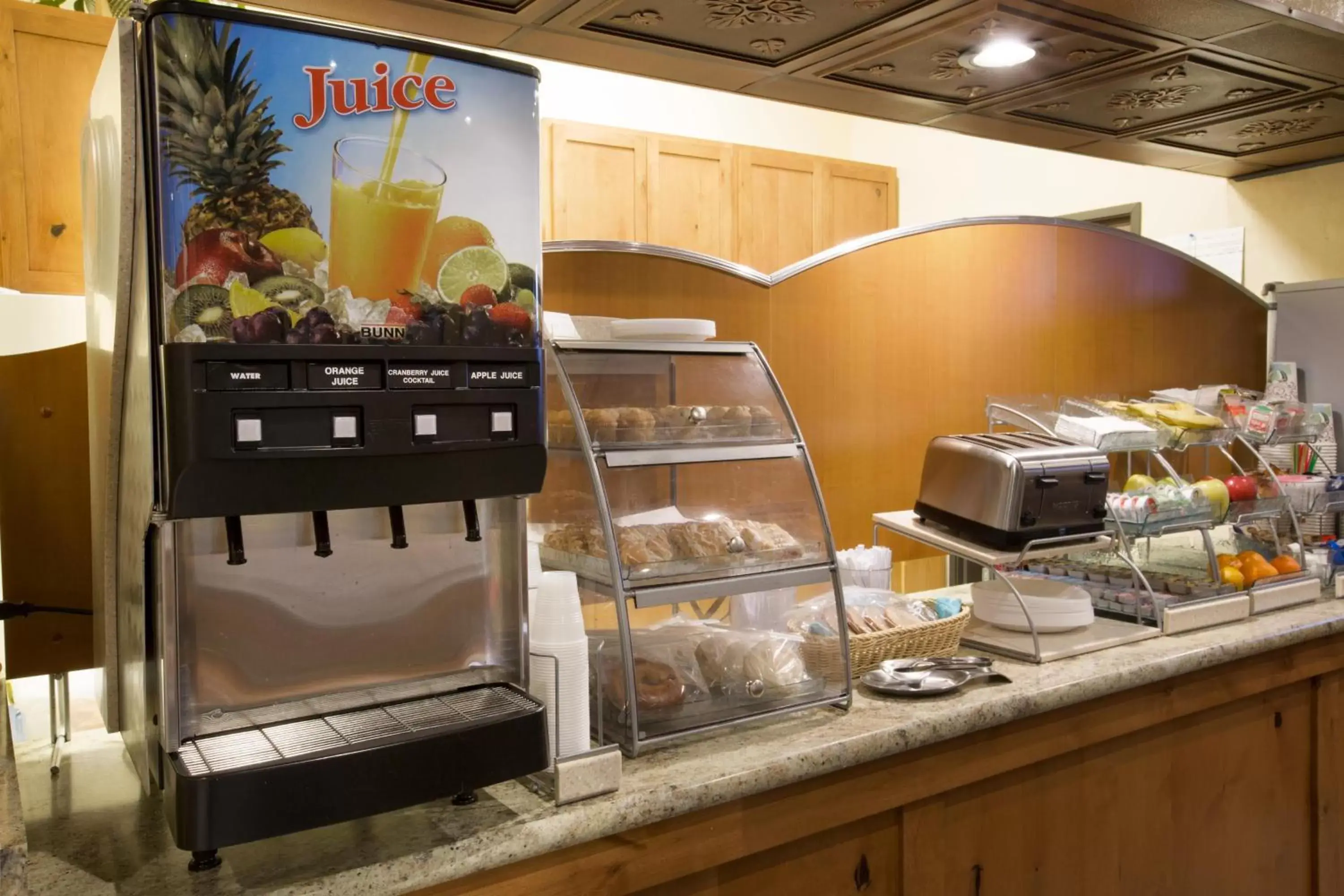 Buffet breakfast, Food in Miles City Hotel & Suites