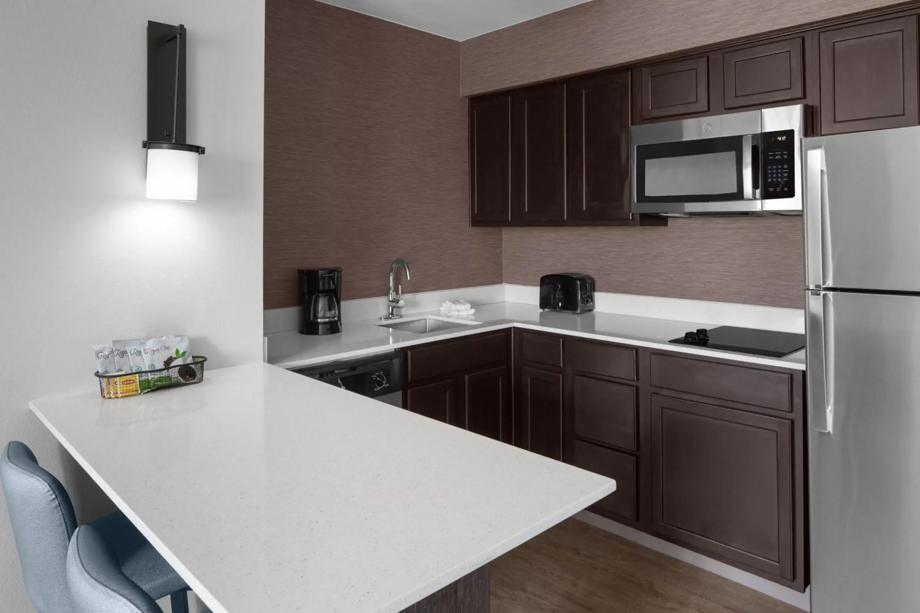 Kitchen or kitchenette, Kitchen/Kitchenette in Residence Inn Fort Worth Cultural District