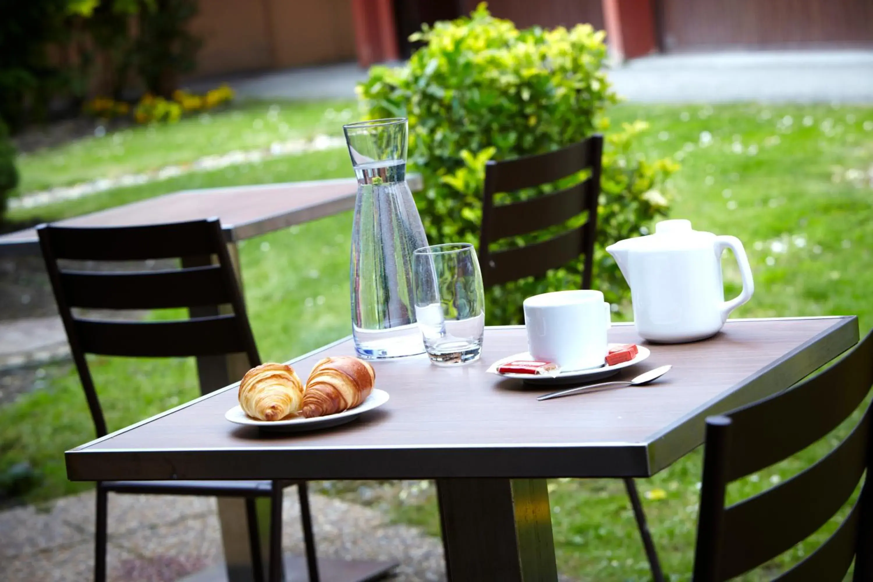 Patio in Campanile Hotel Compiegne