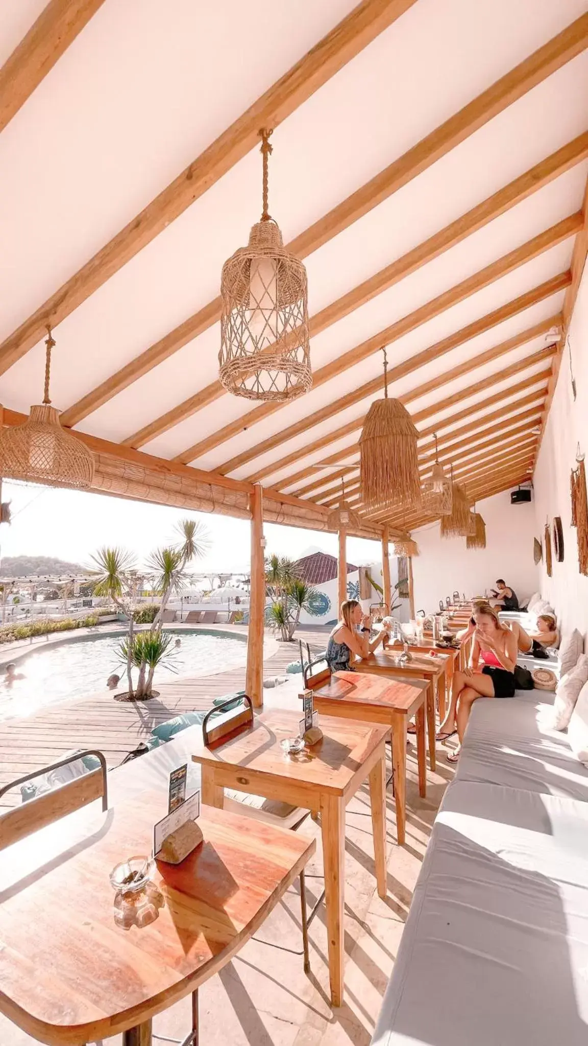 Restaurant/Places to Eat in Seaesta Komodo Hostel & Hotel