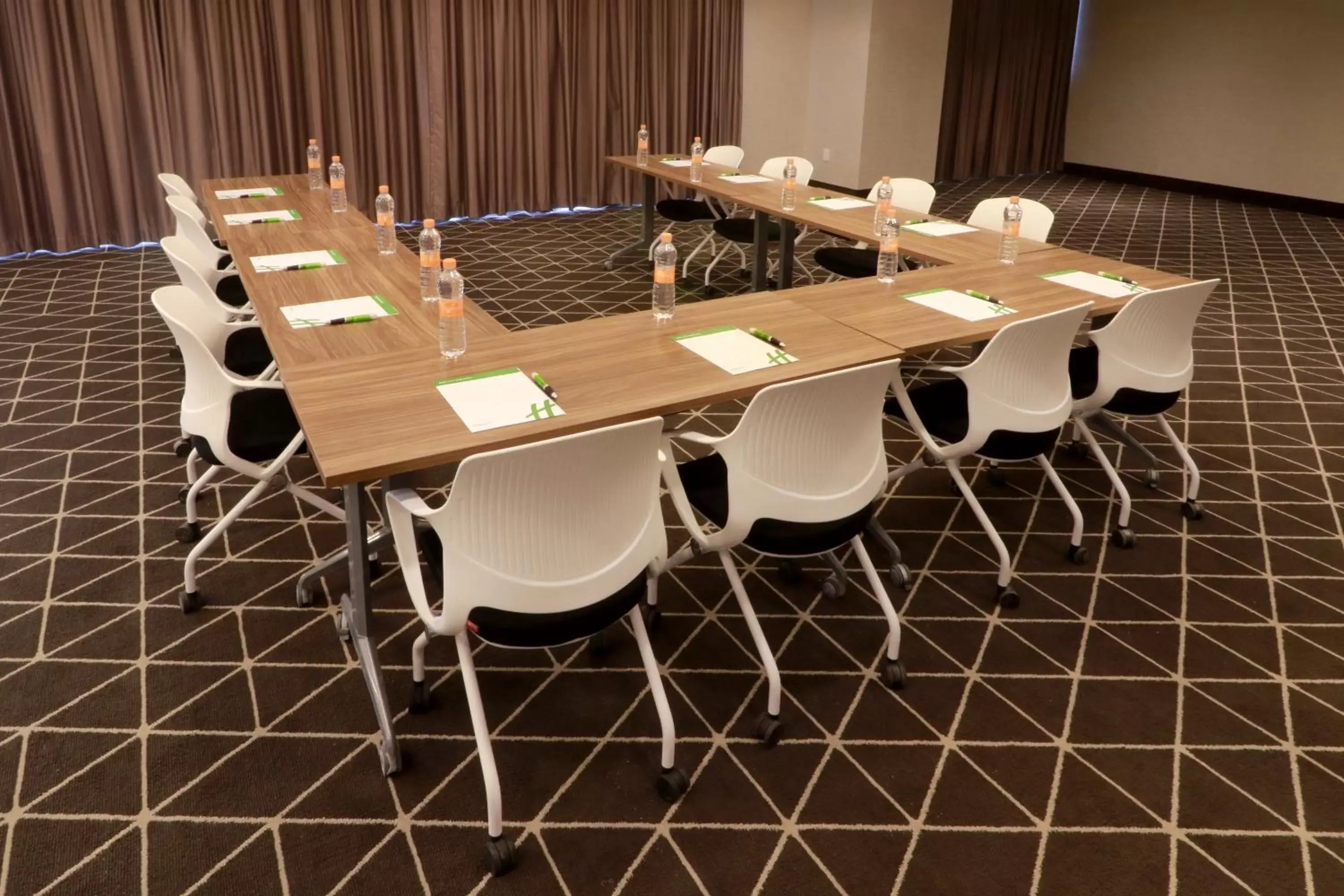 Meeting/conference room in Holiday Inn & Suites - Monterrey Apodaca Zona Airport, an IHG Hotel