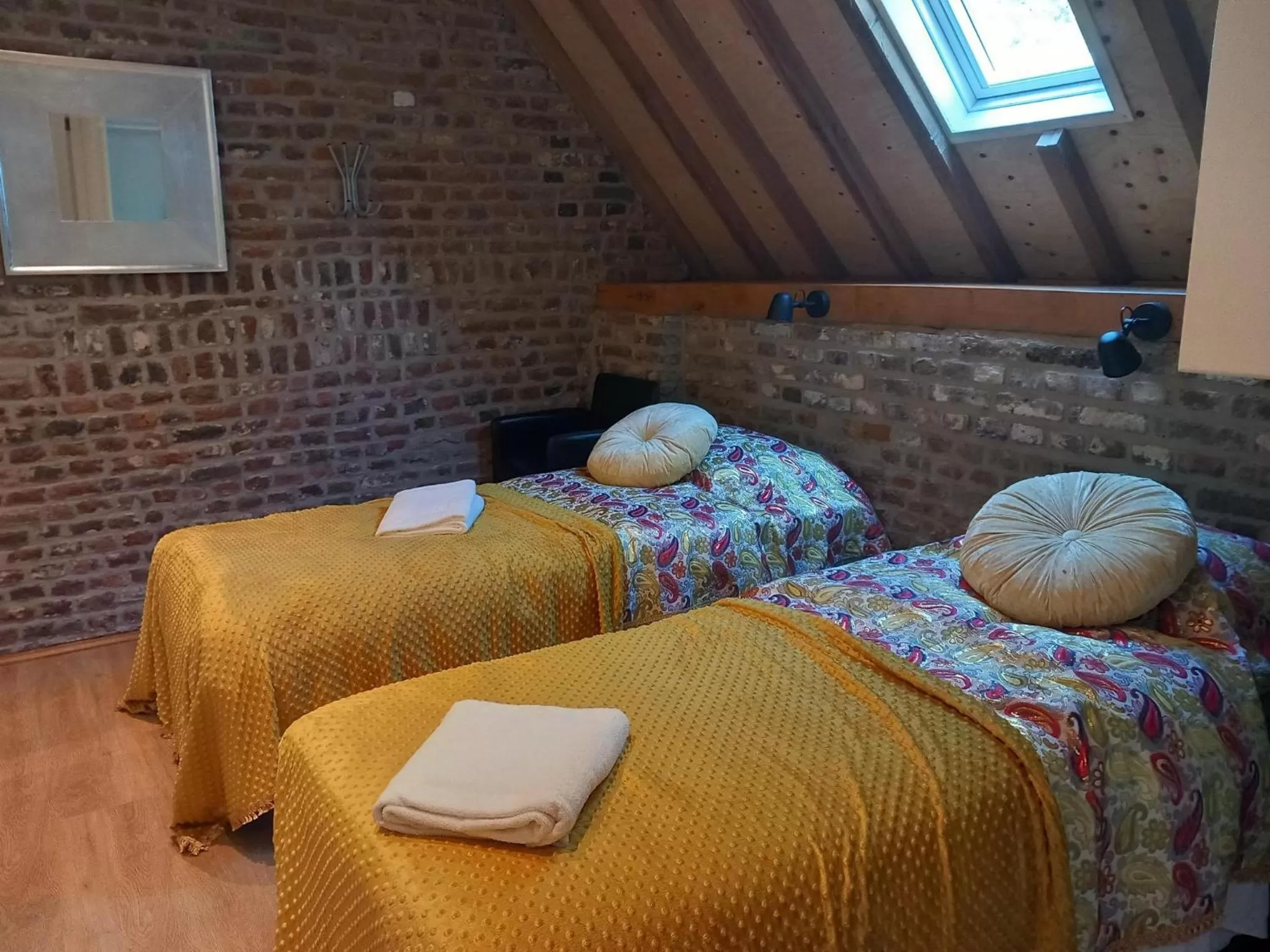 Bed in Meschermolen, overnachten in de schuur