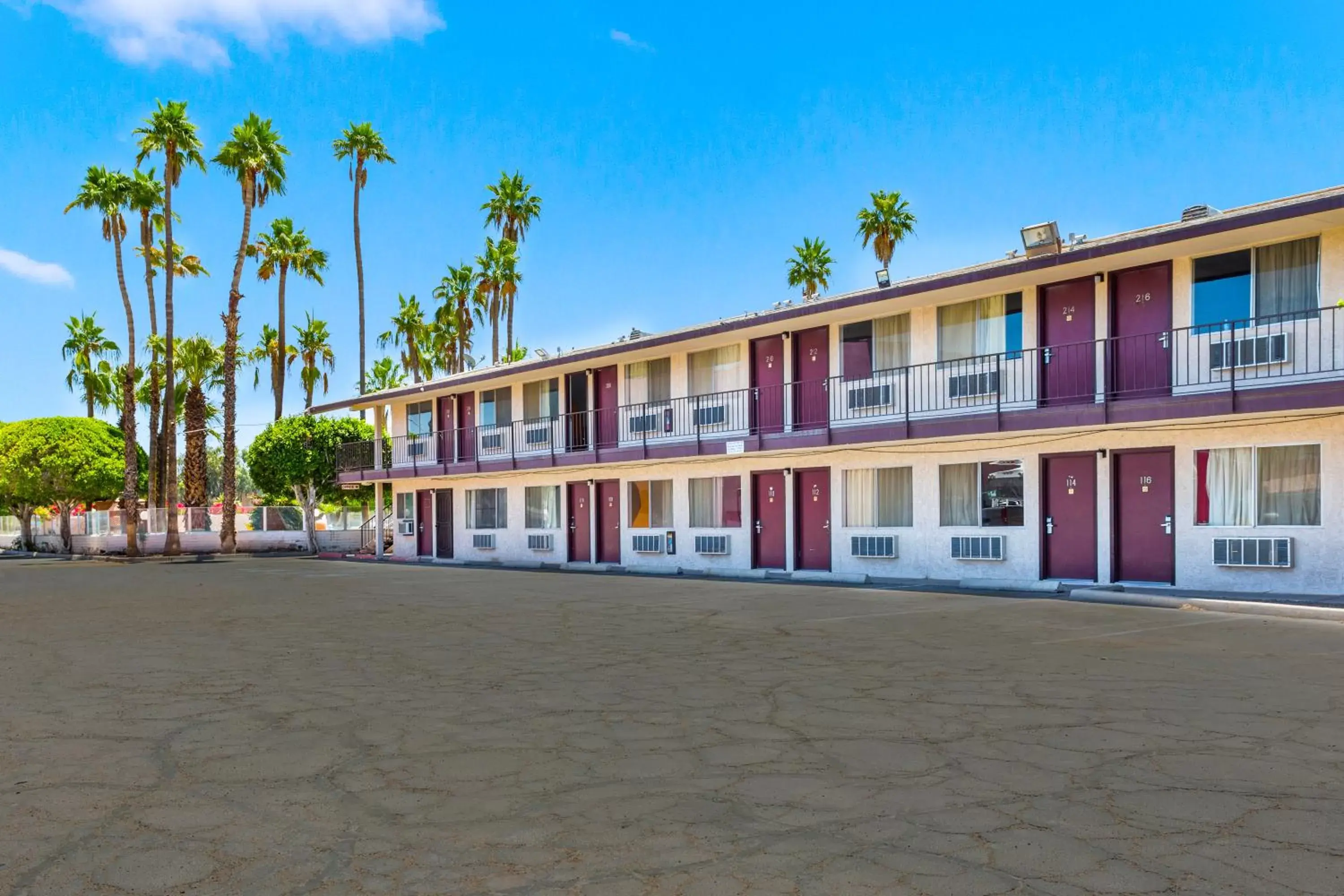 Property Building in Knights Inn and Suites Yuma