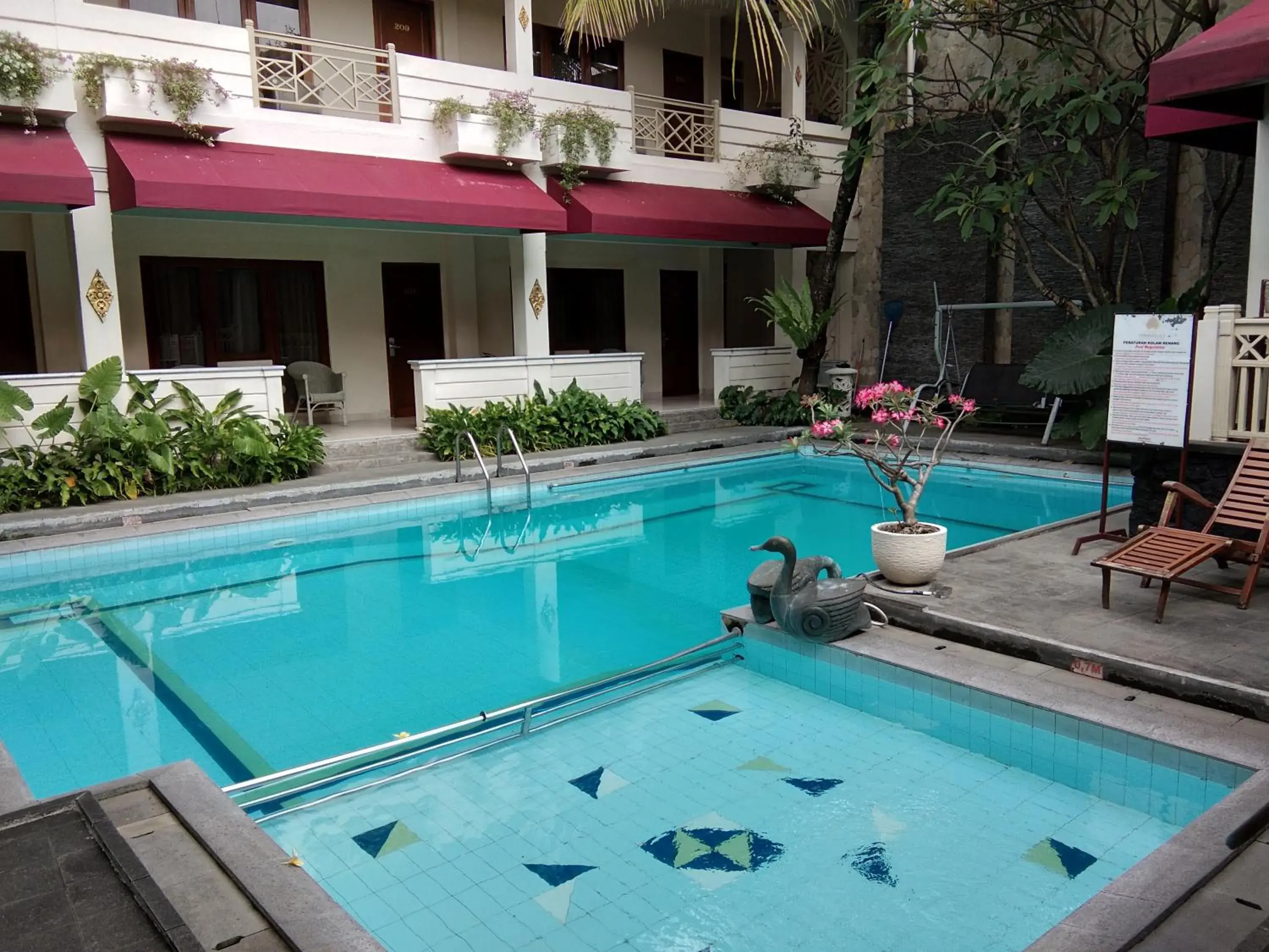 Swimming Pool in Hotel Indah Palace Yogyakarta