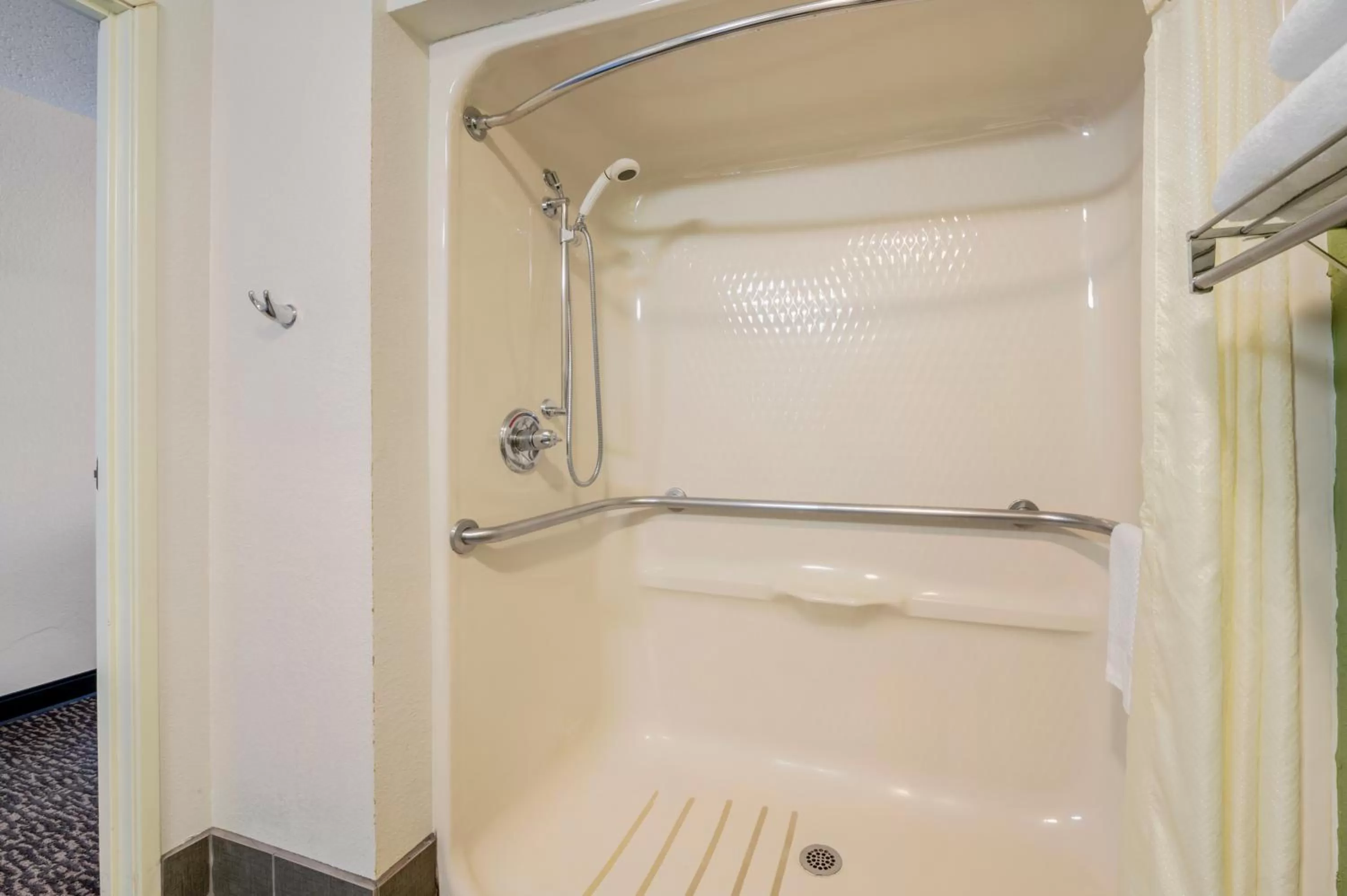 Shower in Sleep Inn Naperville - Chicago