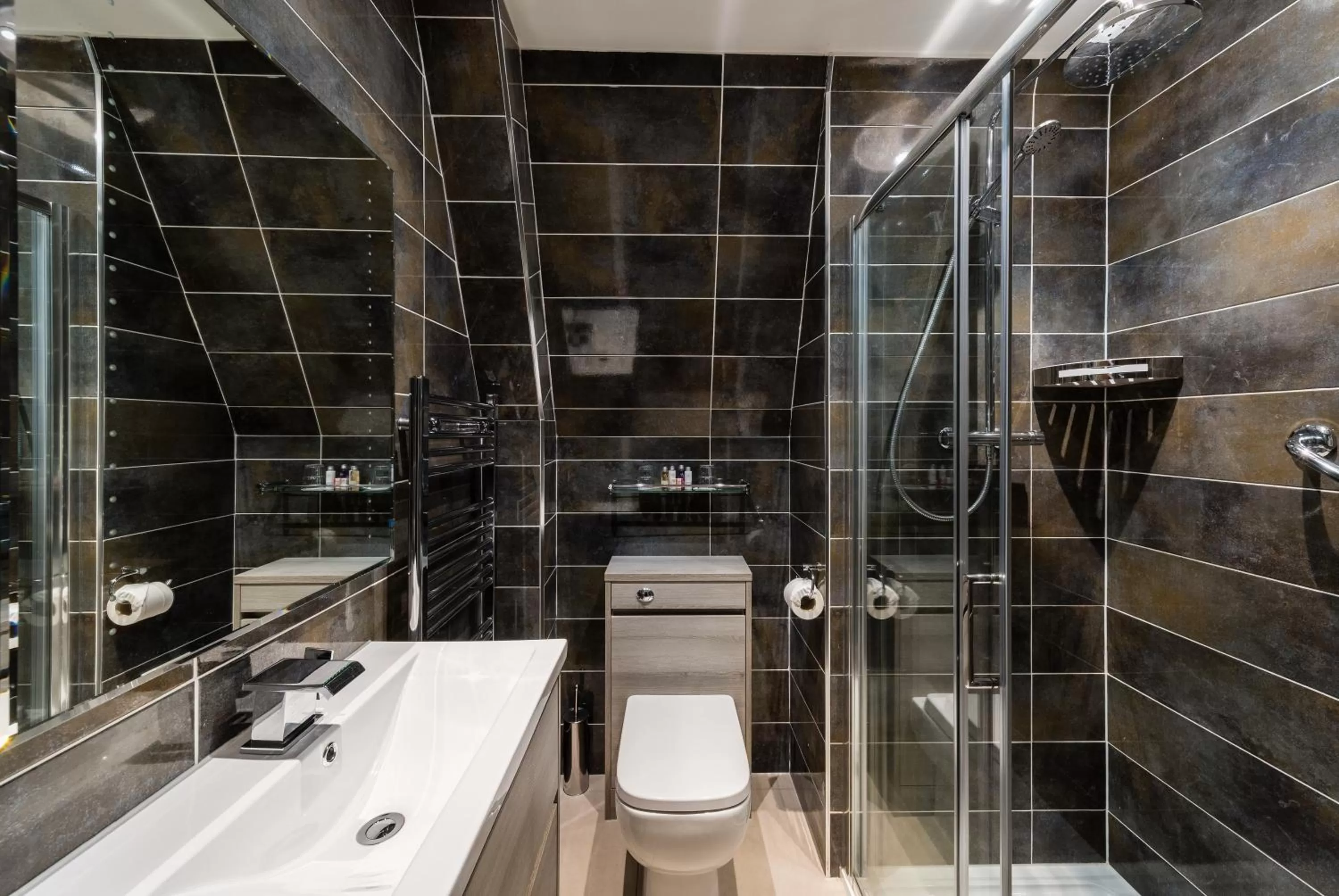 Shower in The Atholl Palace