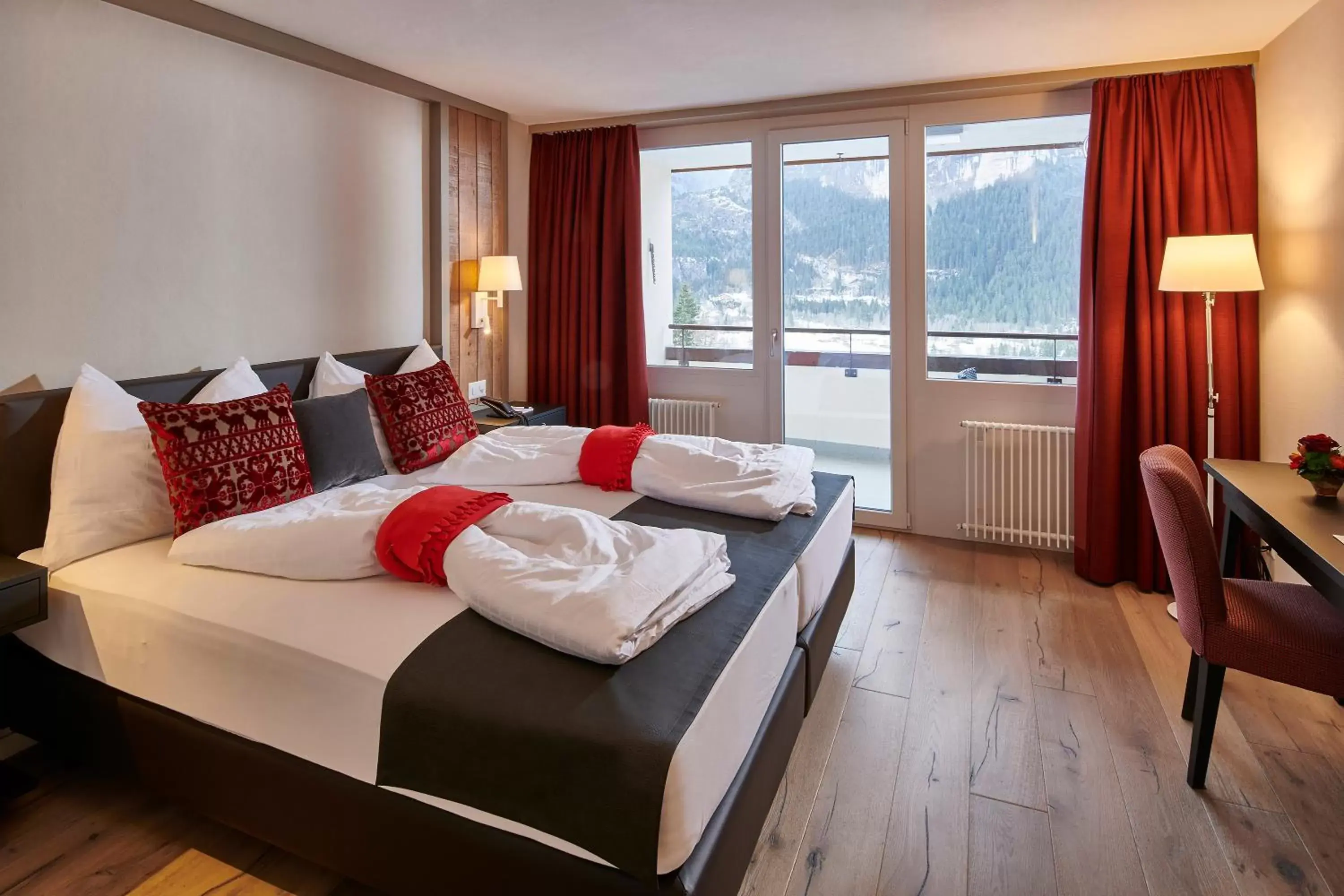 Bedroom, Bed in Hotel Spinne Grindelwald