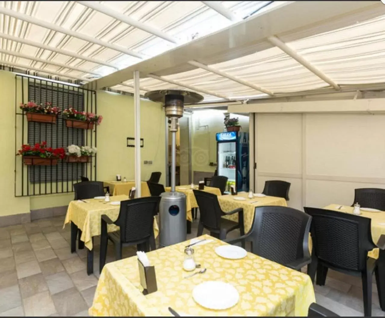 Balcony/Terrace, Restaurant/Places to Eat in Napoli Suite