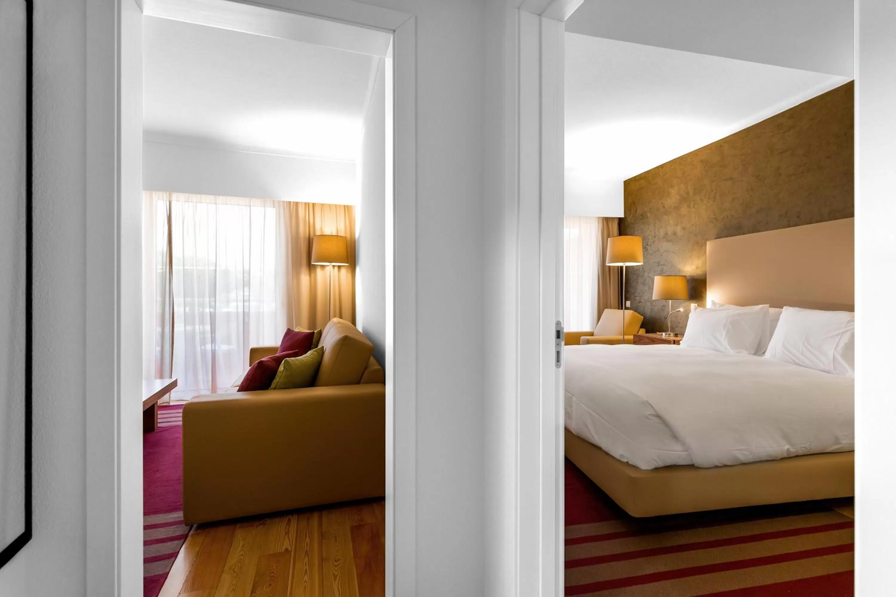 Shower, Bed in Vilamoura Garden Hotel