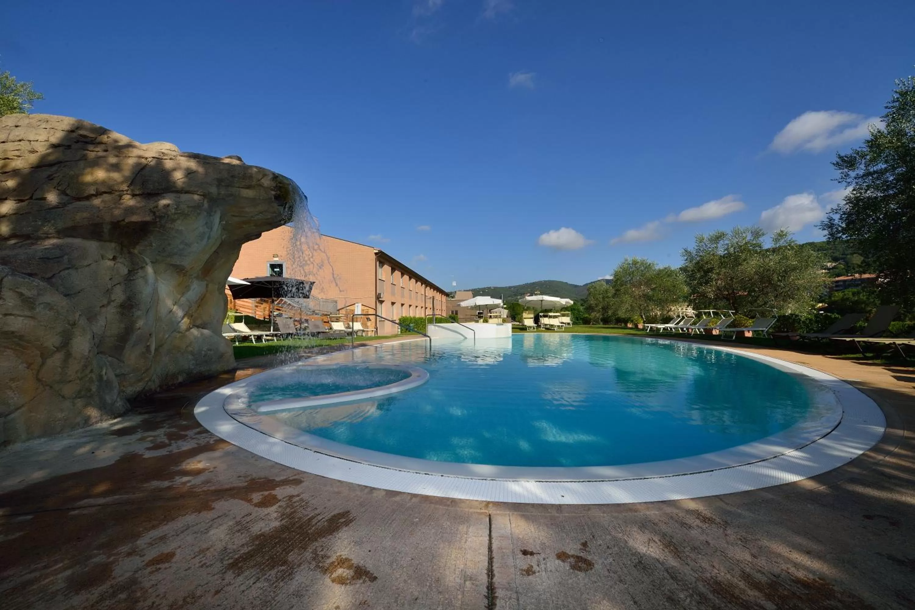 Swimming pool in La Meridiana Bleisure Hotel