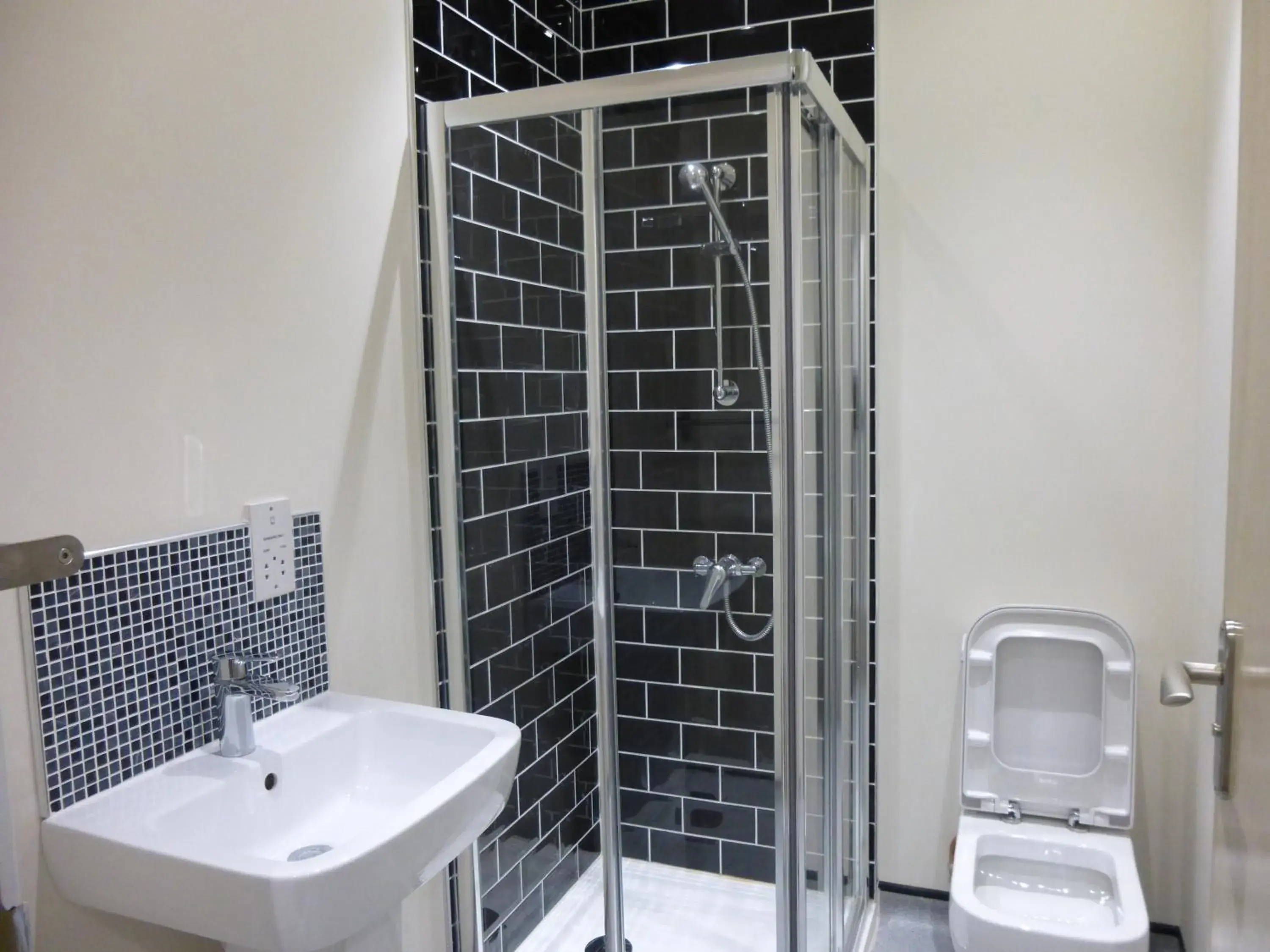Shower, Bathroom in Dreams Hotel