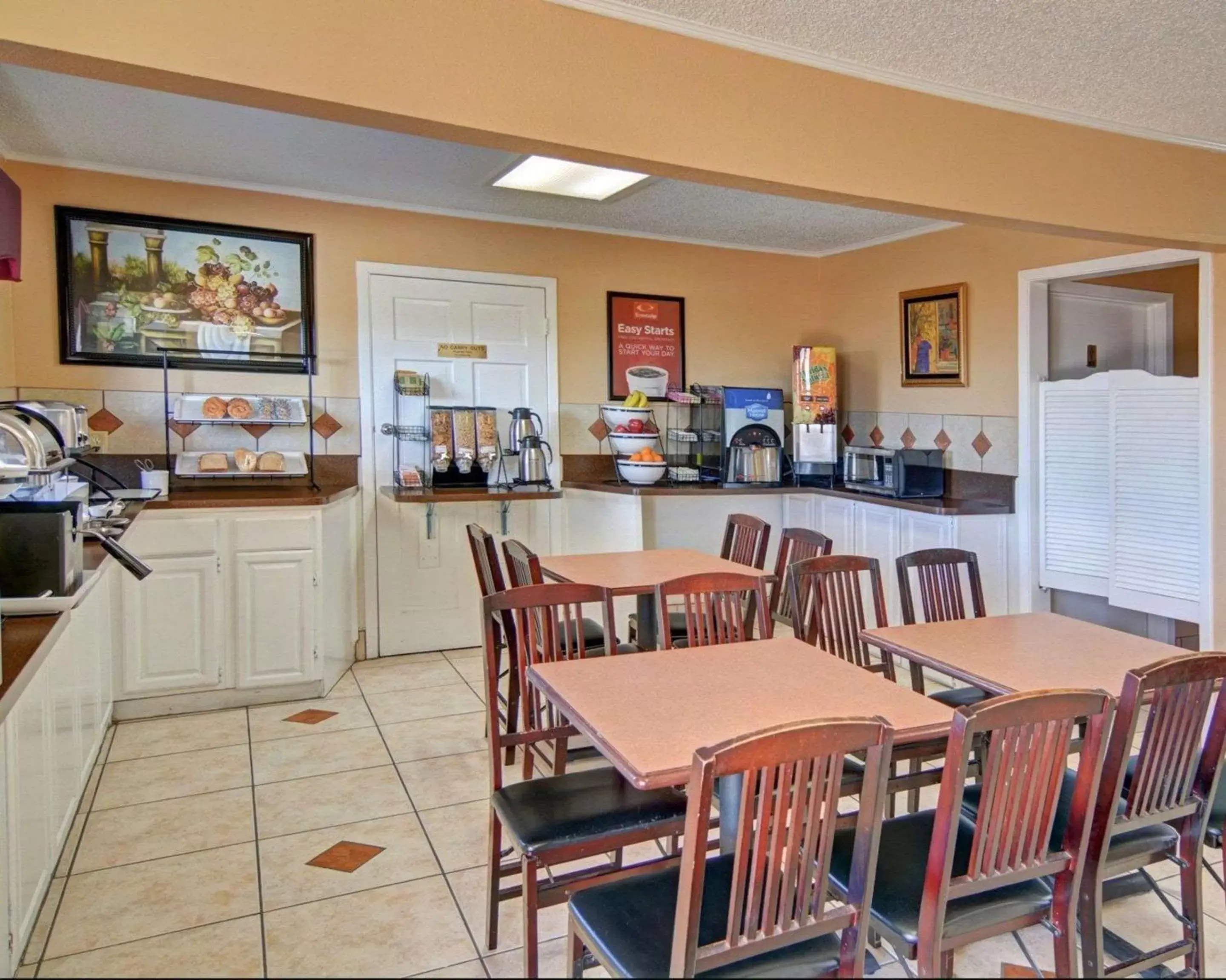 Restaurant/Places to Eat in Econo Lodge Decatur